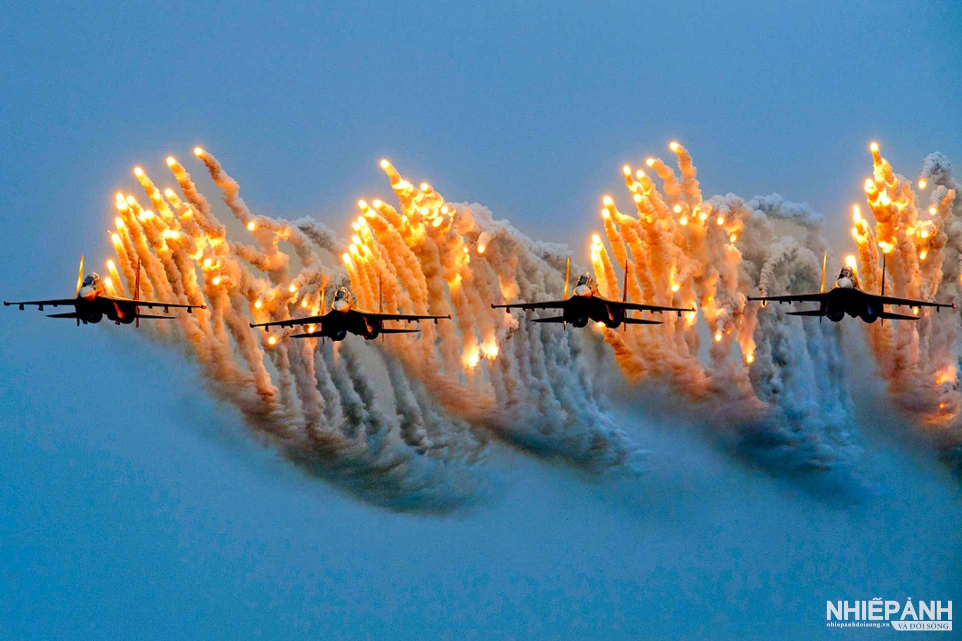 W_1-vn25-color-fiap-gold-medal-suc-manh-cua-ho-mang-chua-su-30mk2-nguyen-tien-anh-tuan-vietnam(1).jpg
