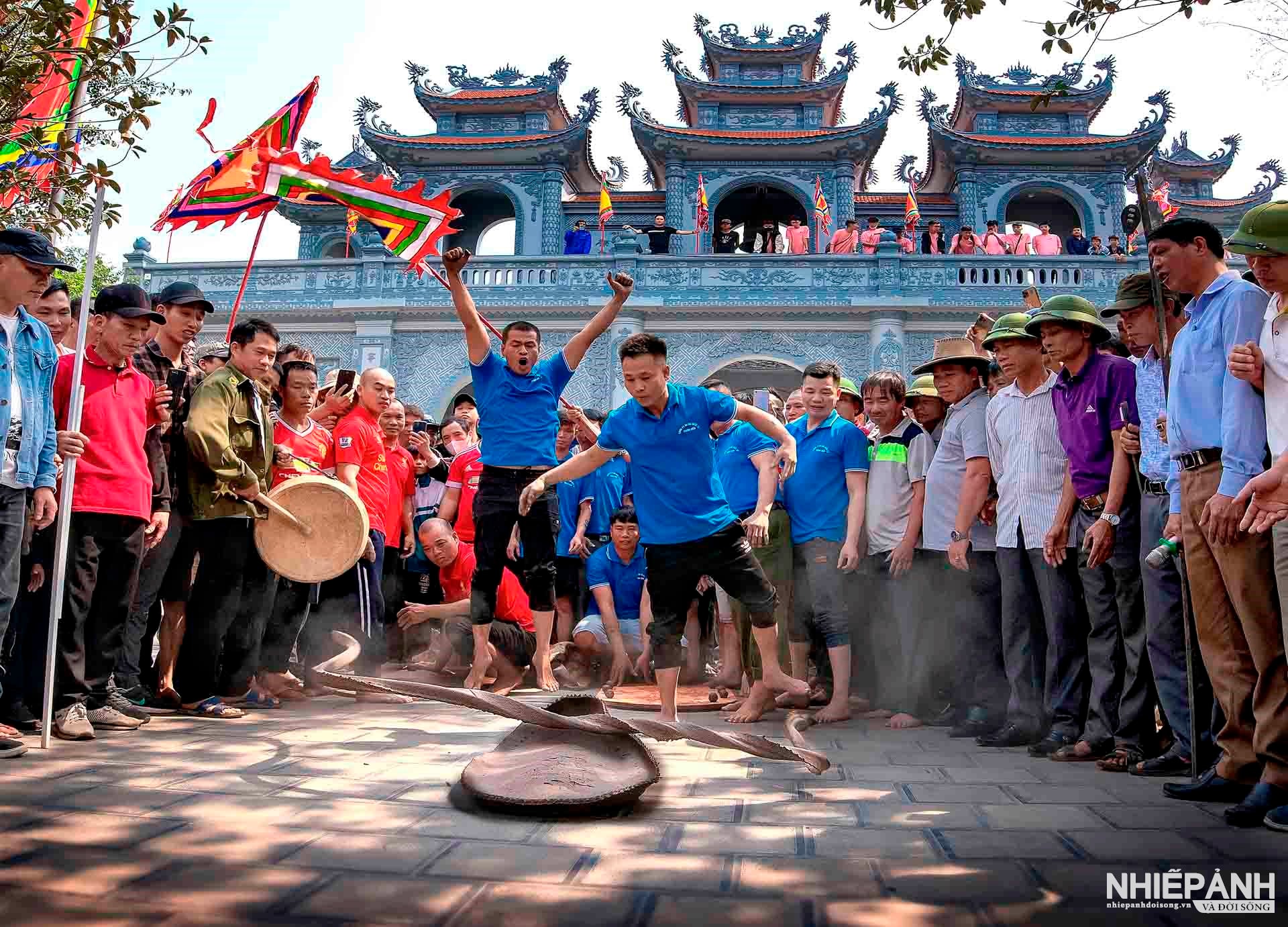 W_10-vn25-worldinfocus-vapa-hm-phao-dat-tro-choi-truyen-thong-nguyen-thien-tin-vietnam.jpg