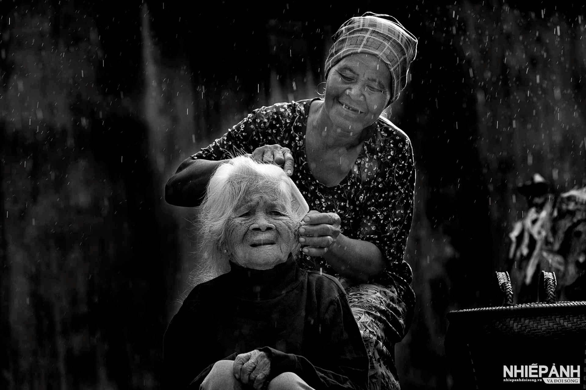 W_102-vn25-mono-acc-duoi-hien-nha-tran-nguyen-vu-vietnam.jpg