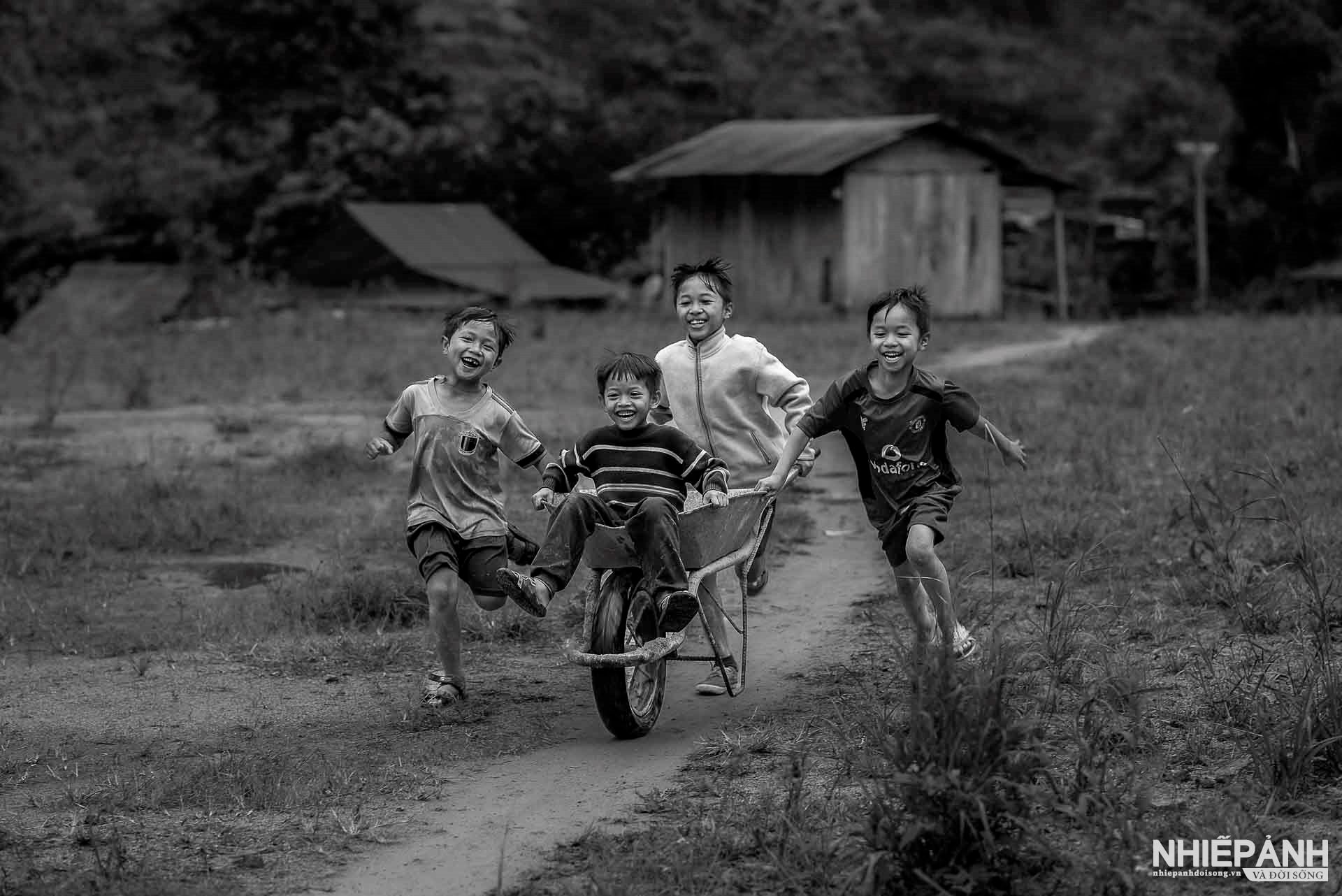 W_113-vn25-mono-acc-day-xe-pham-dang-khiem-vietnam.jpg