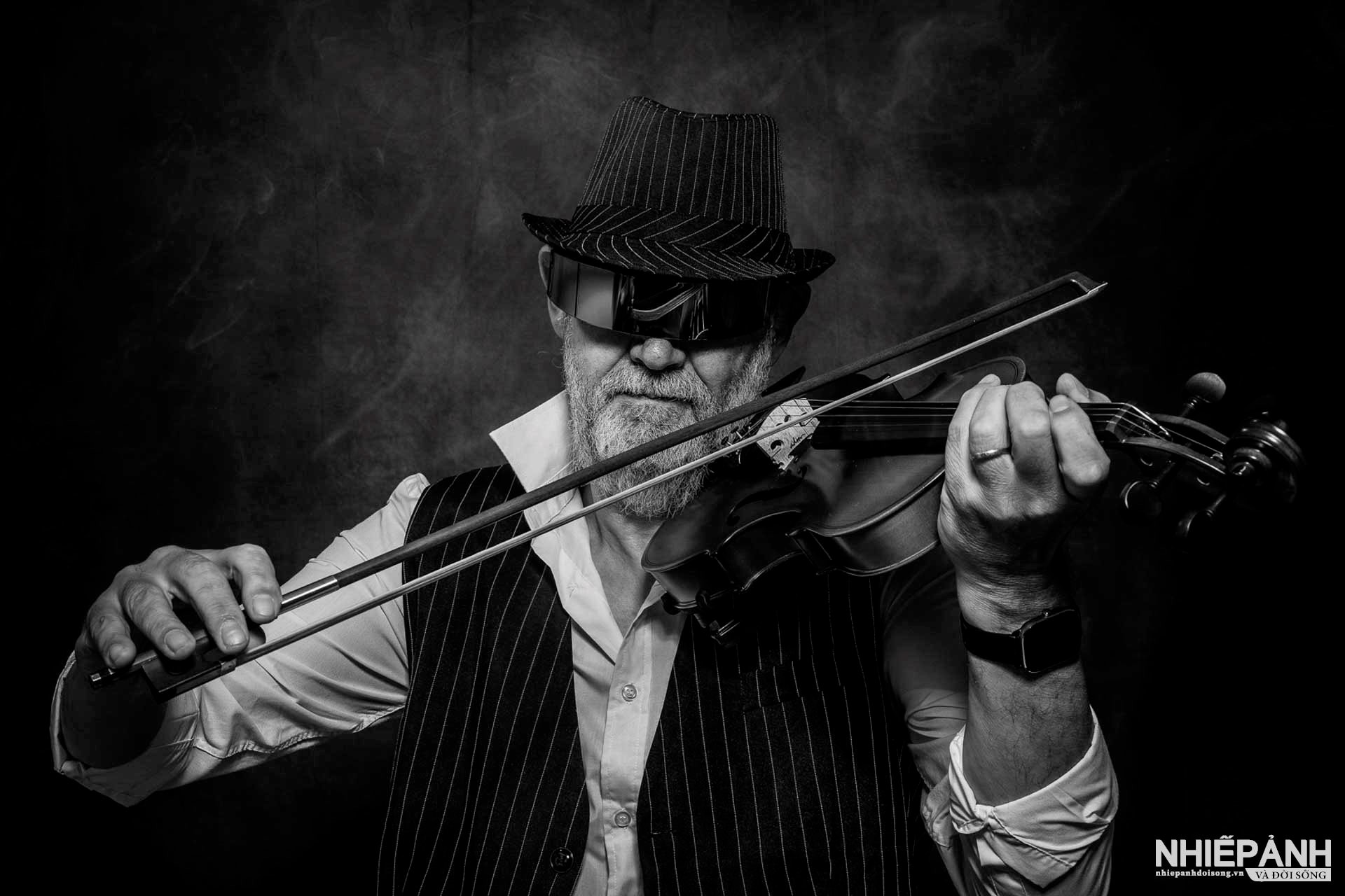 W_116-vn25-mono-acc-le-joueur-de-violon-serge-murschel-france.jpg