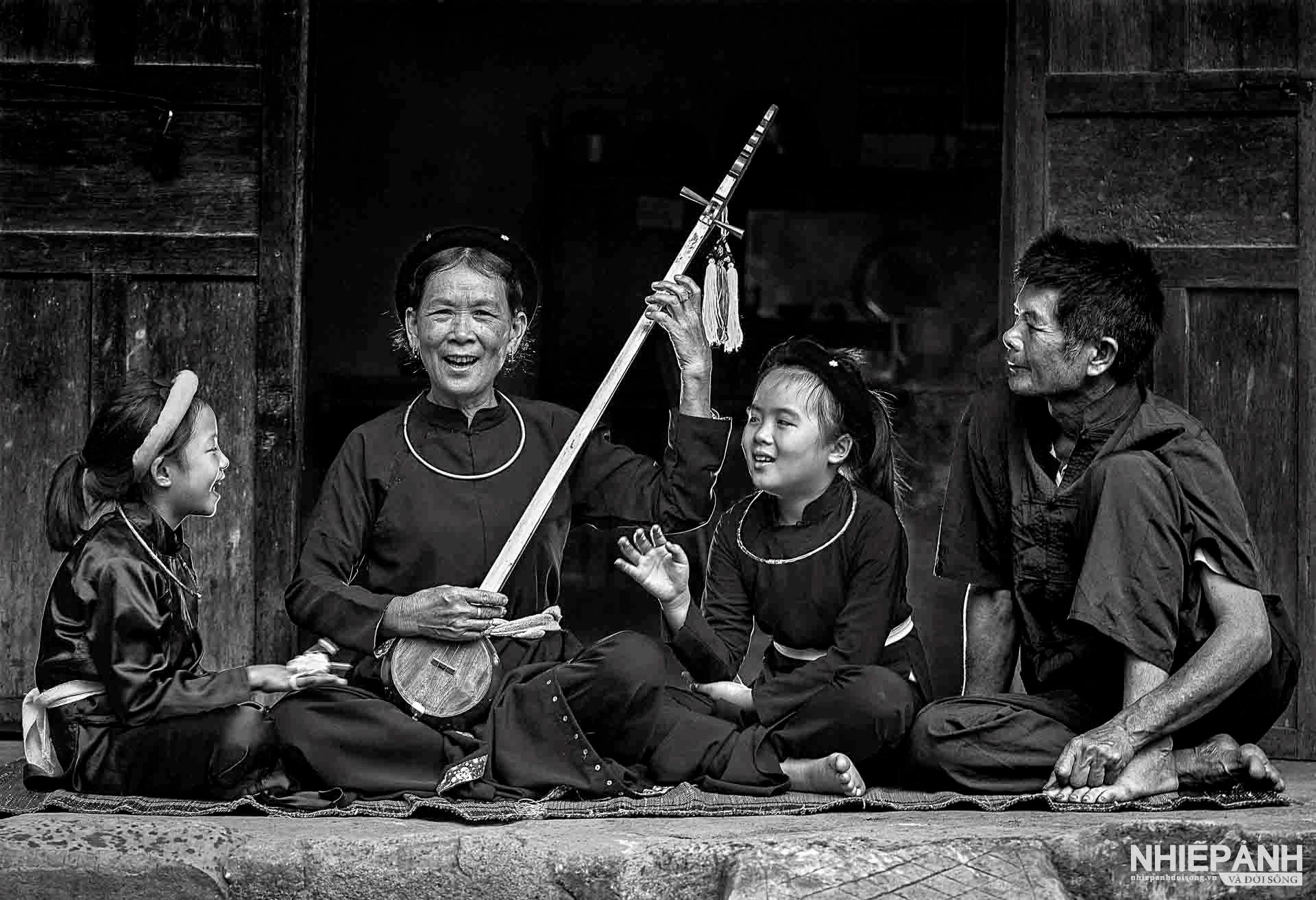 W_126-vn25-worldinfocus-acc-hat-then-pham-duc-bien-vietnam.jpg