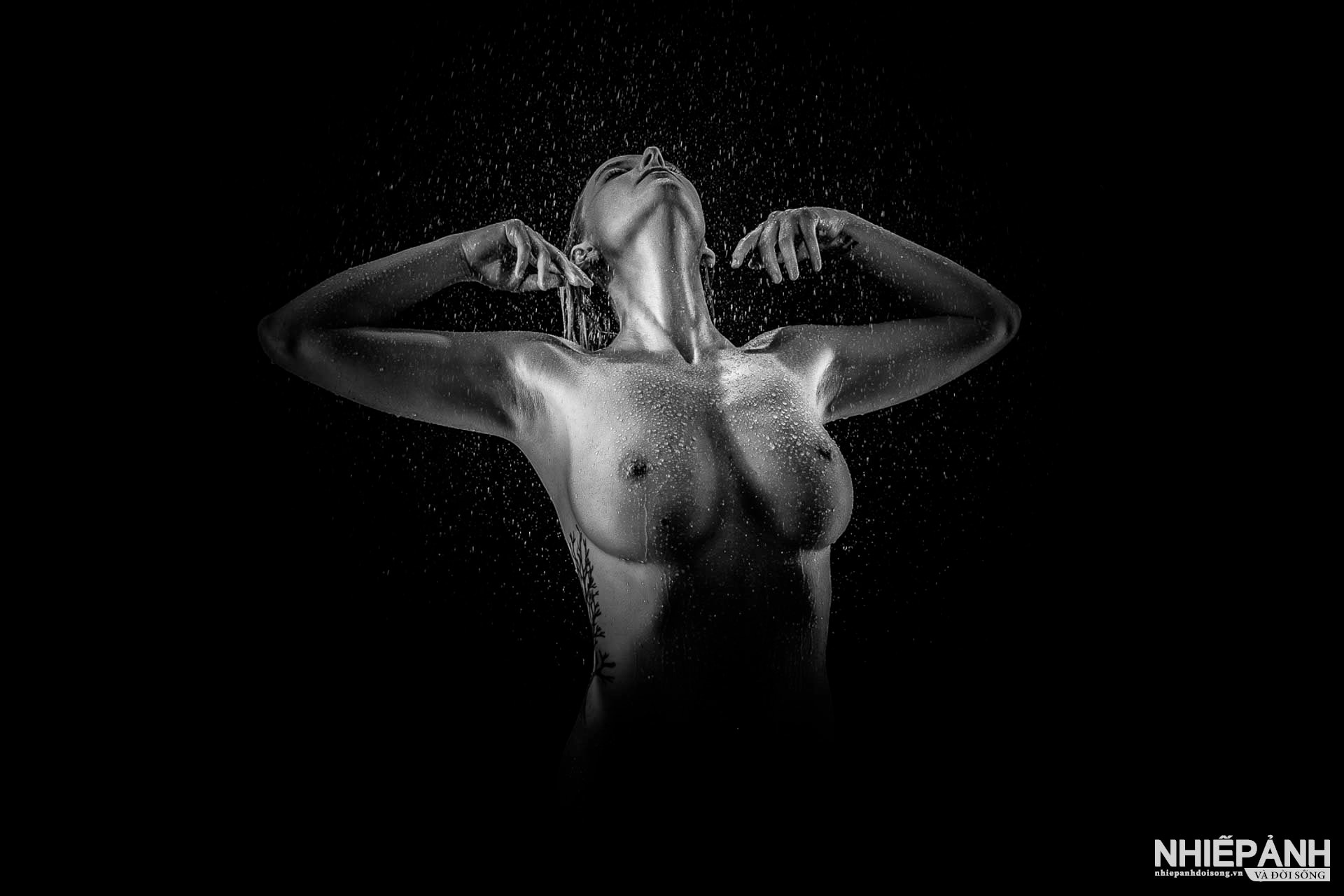W_13-vn25-mono-acc-valeria-in-the-rain-jozsef-dr.-smidla-hungary.jpg