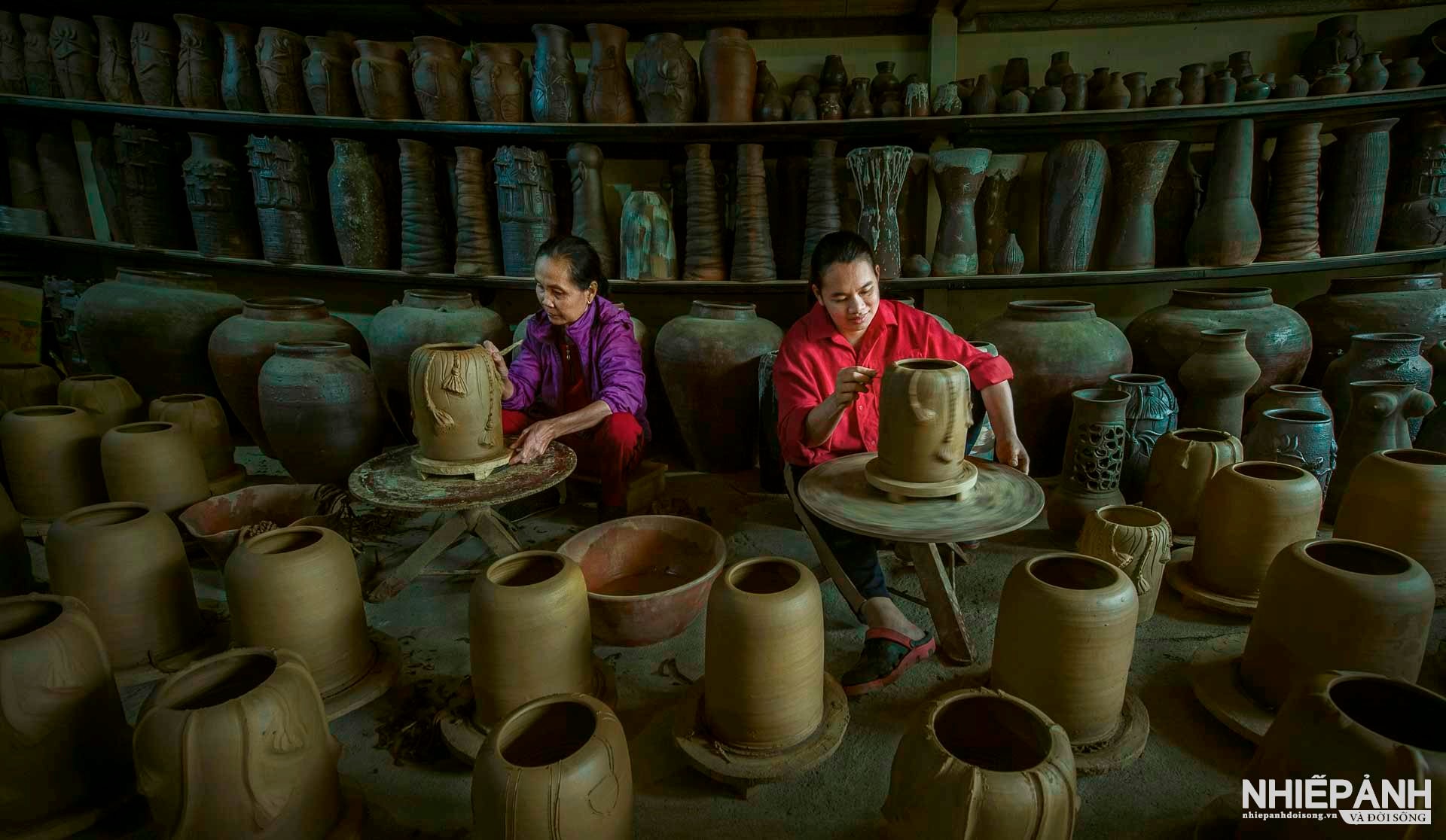 W_131-vn25-worldinfocus-acc-lang-gom-huong-canh-dinh-van-nam-vietnam.jpg