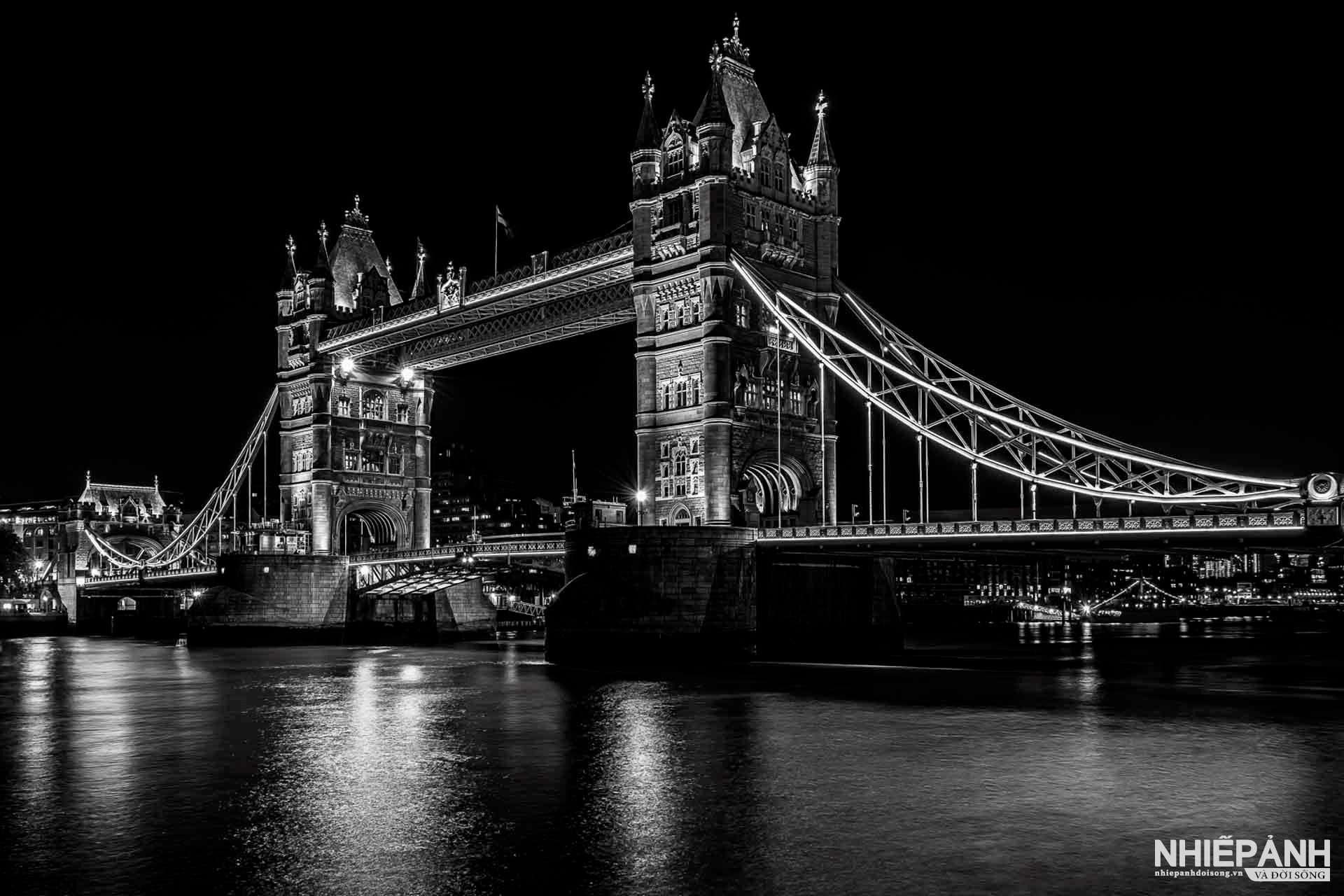 W_134-vn25-worldinfocus-acc-tower-bridge-serge-murschel-france.jpg
