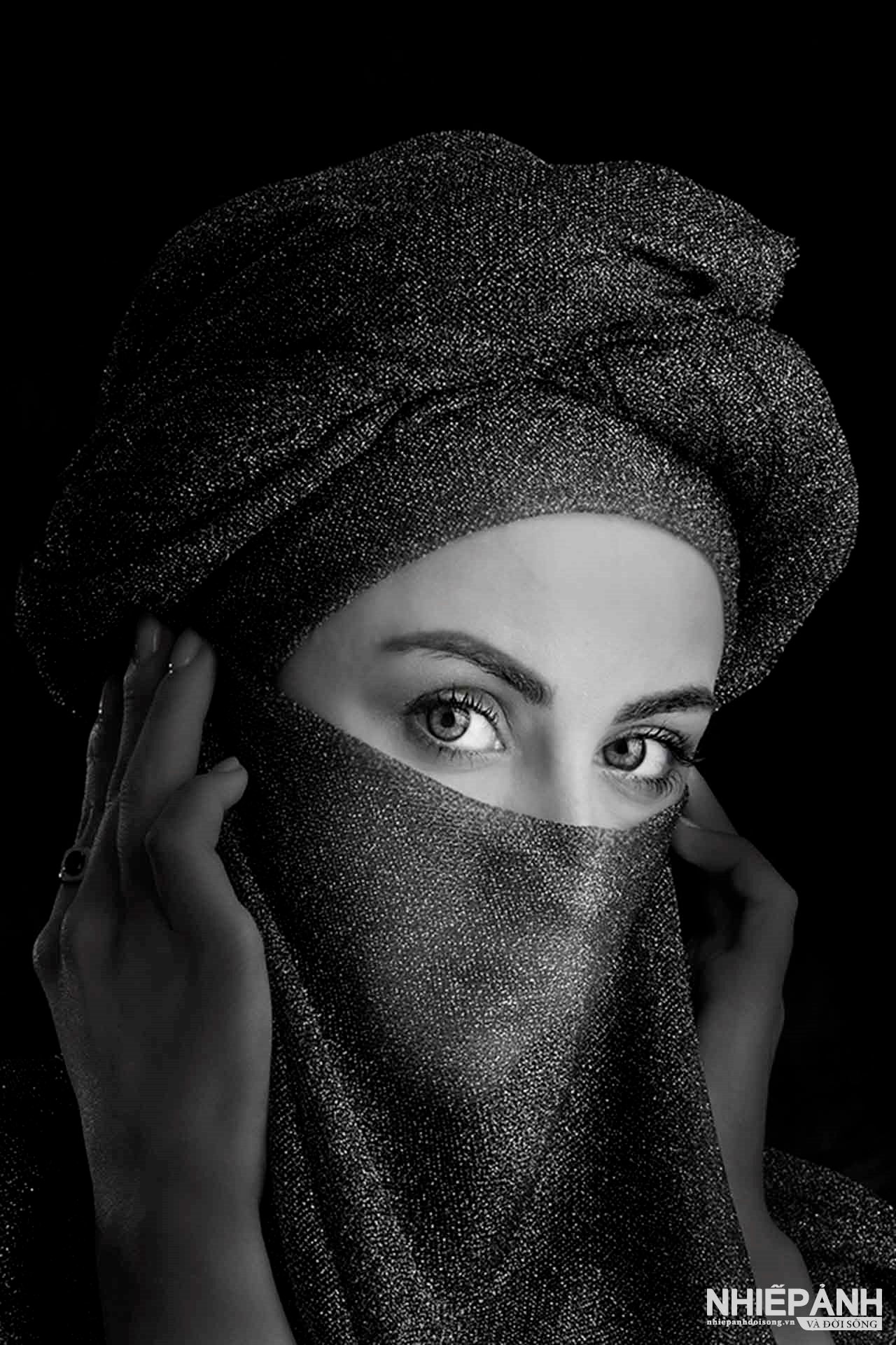 W_14-vn25-mono-acc-beautiful-eyes-tak-cheong-pun-macau.jpg