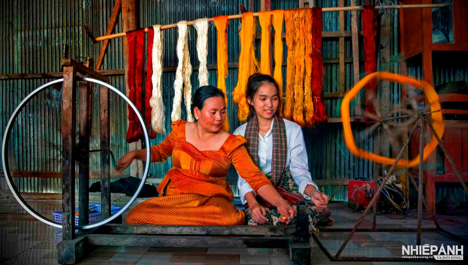 W_141-vn25-worldinfocus-acc-truyen-nghe-det-tho-cam-tran-ngoc-thanh-vietnam.jpg
