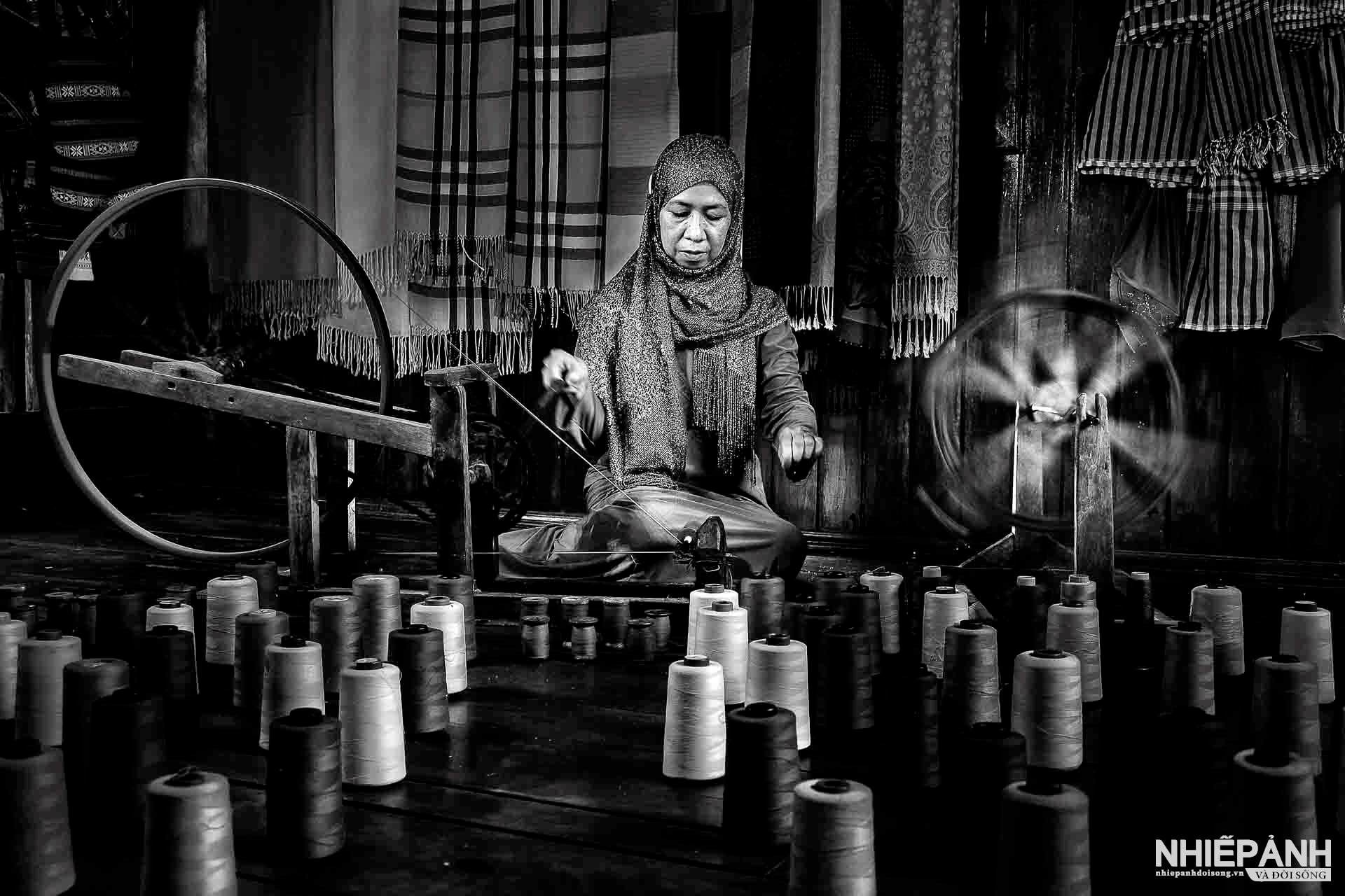 W_142-vn25-mono-acc-nghe-det-lua-truyen-thong-o-tan-chau-tran-viet-trung-vietnam.jpg