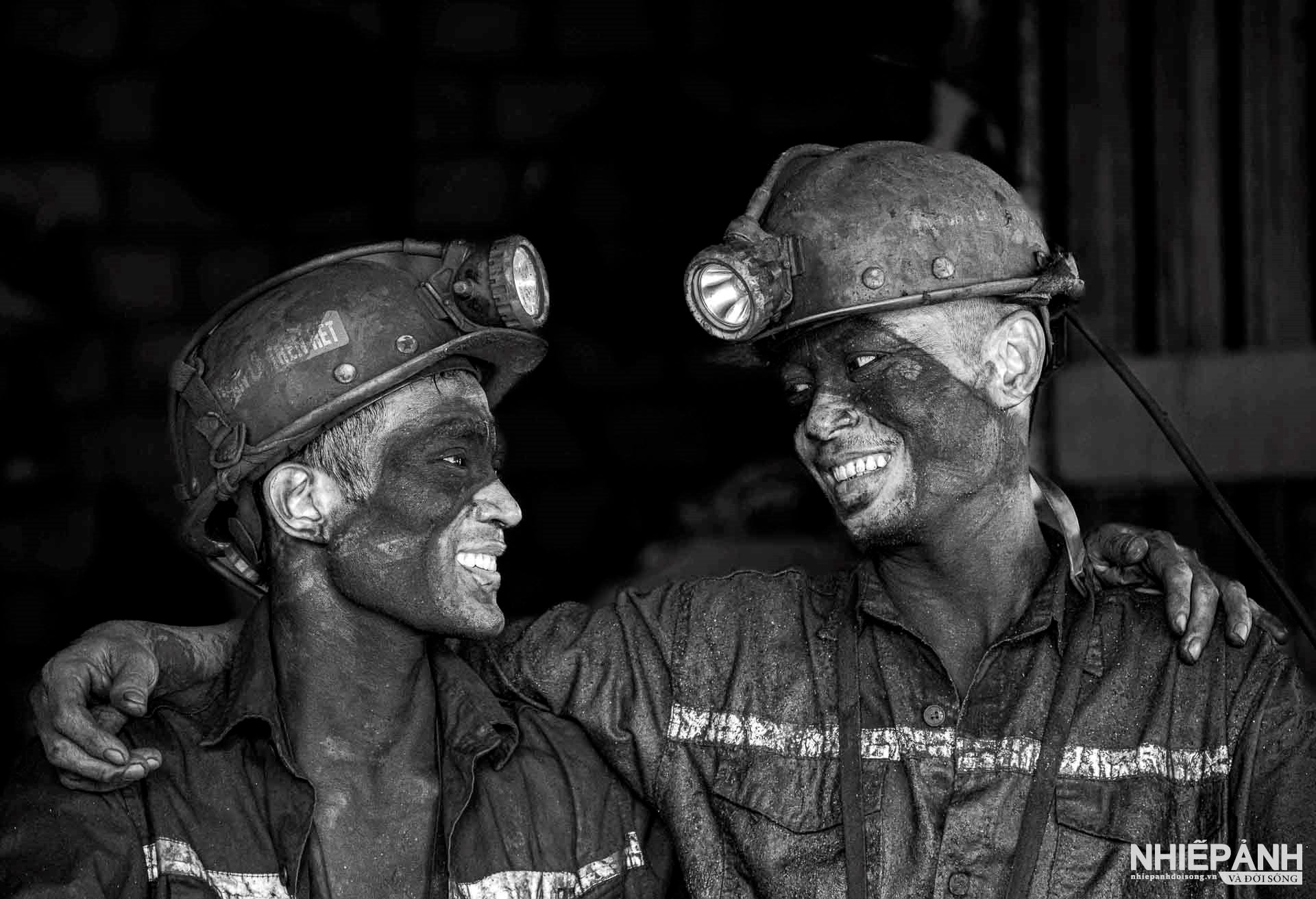 W_147-vn25-mono-acc-dong-nghiep-nguyen-viet-hong-vietnam.jpg