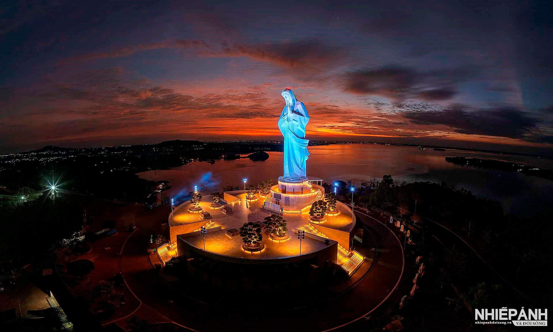 W_153-vn25-worldinfocus-acc-duc-me-nui-cui-le-dinh-tan-vietnam.jpg