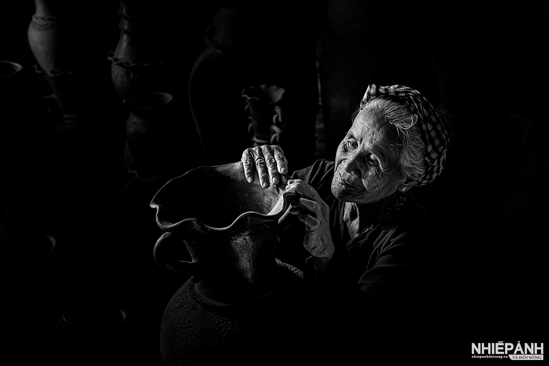 W_155-vn25-mono-acc-truot-gom-dang-ke-duc-vietnam.jpg
