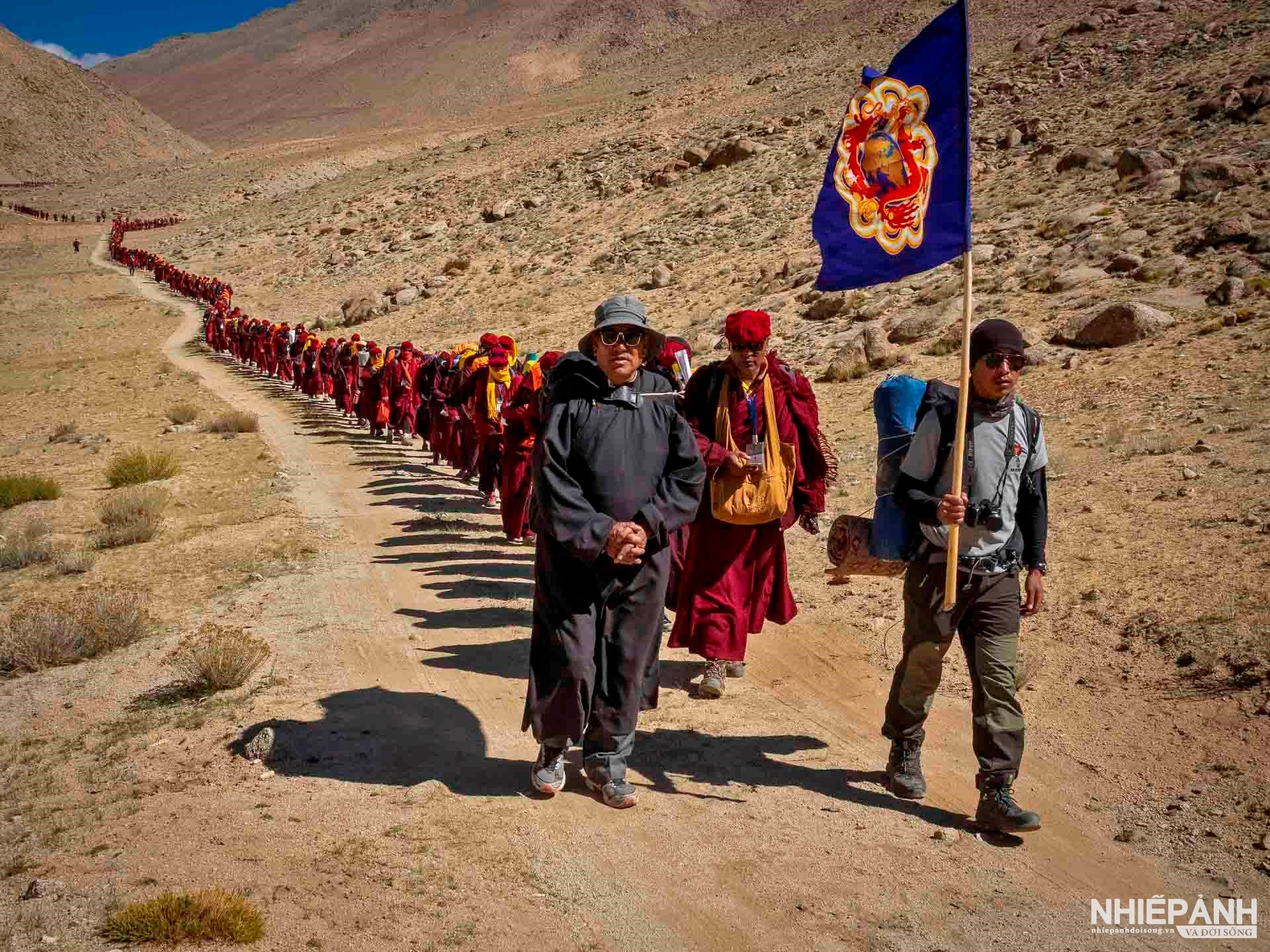 W_157-vn25-worldinfocus-acc-hanh-huong-pilgrimage-le-khai-nhan-vietnam.jpg