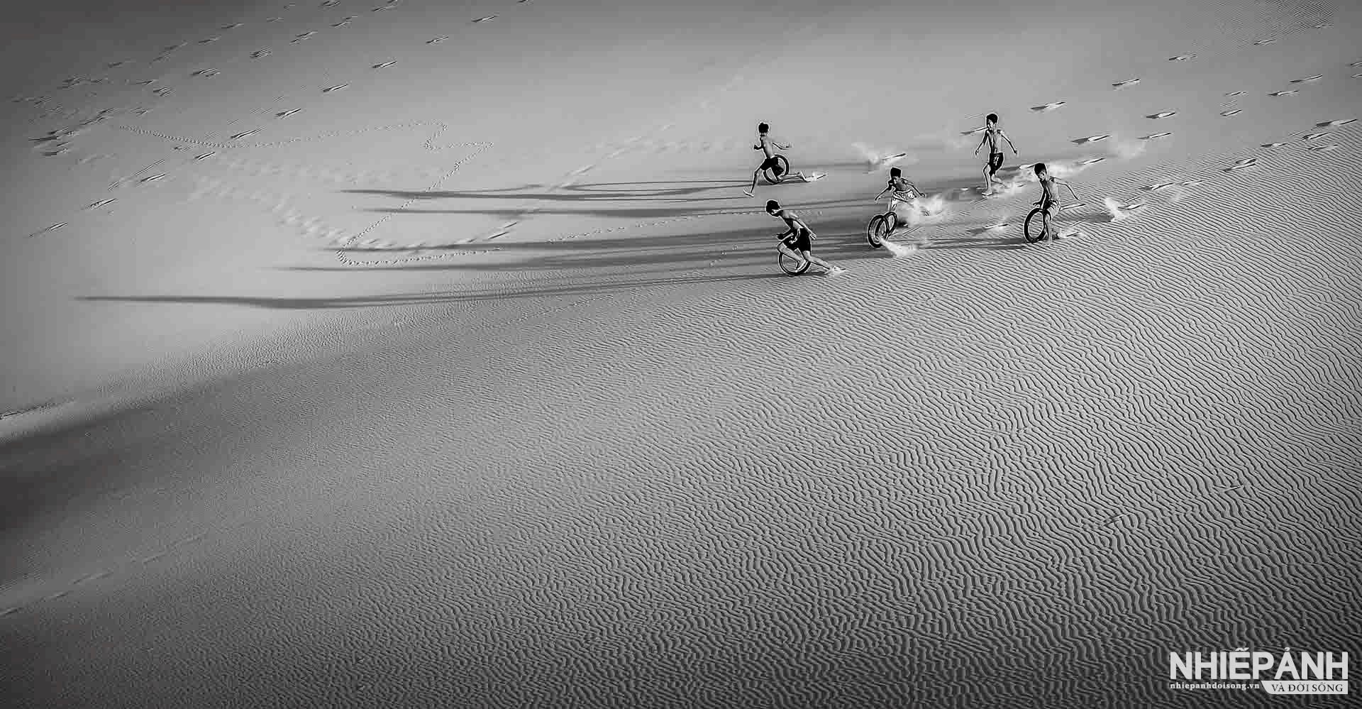 W_158-vn25-mono-acc-cung-vui-phan-thi-thanh-nga-vietnam.jpg