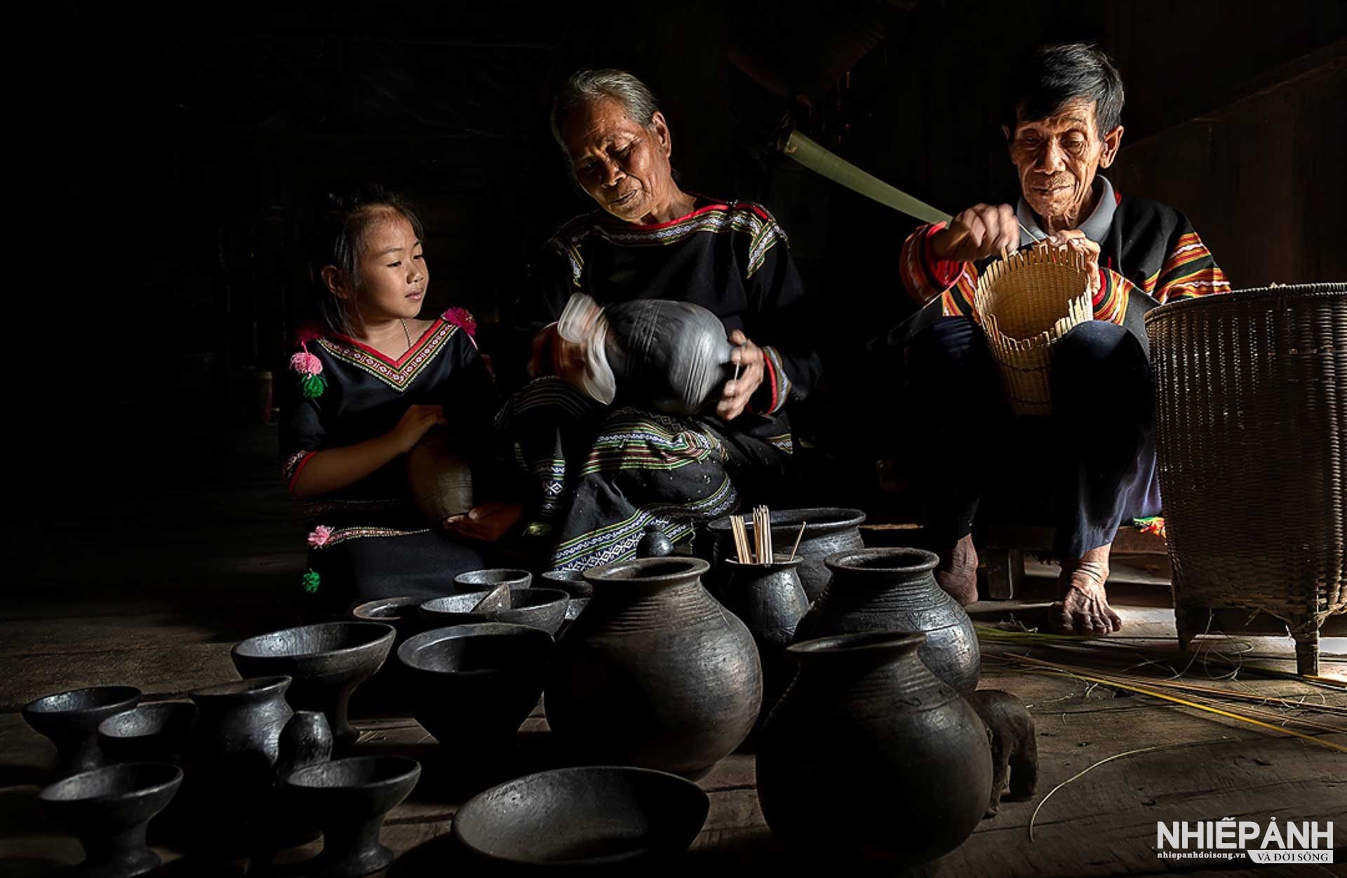 W_159-vn25-color-acceptance-nghe-truyen-thong-ton-that-tuan-ninh-vietnam(1).jpg