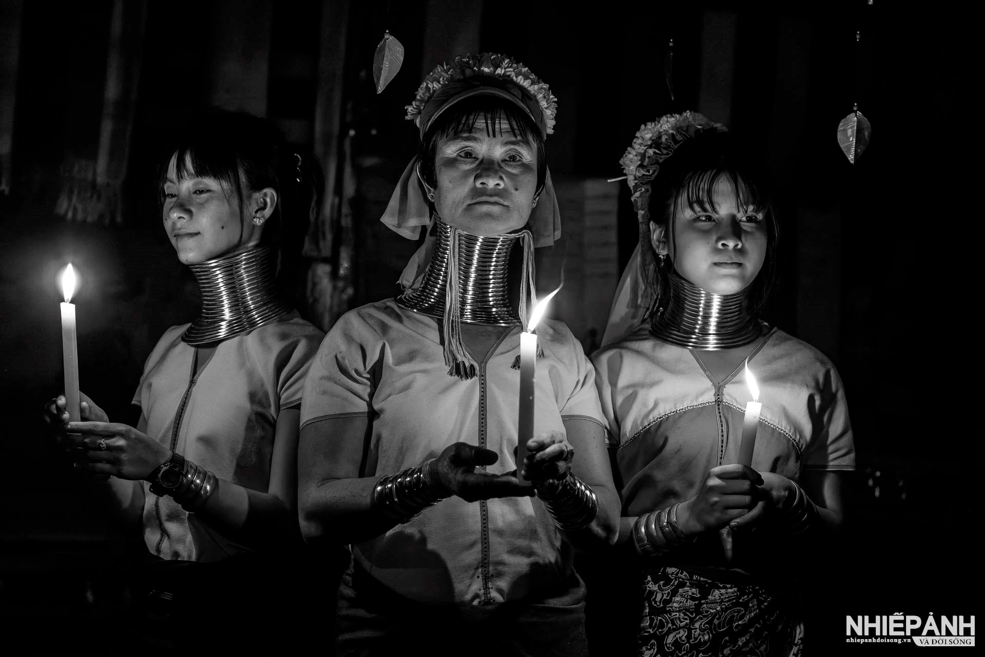 W_159-vn25-mono-acc-kayan-candlelight-hoang-thu-huong-vietnam.jpg
