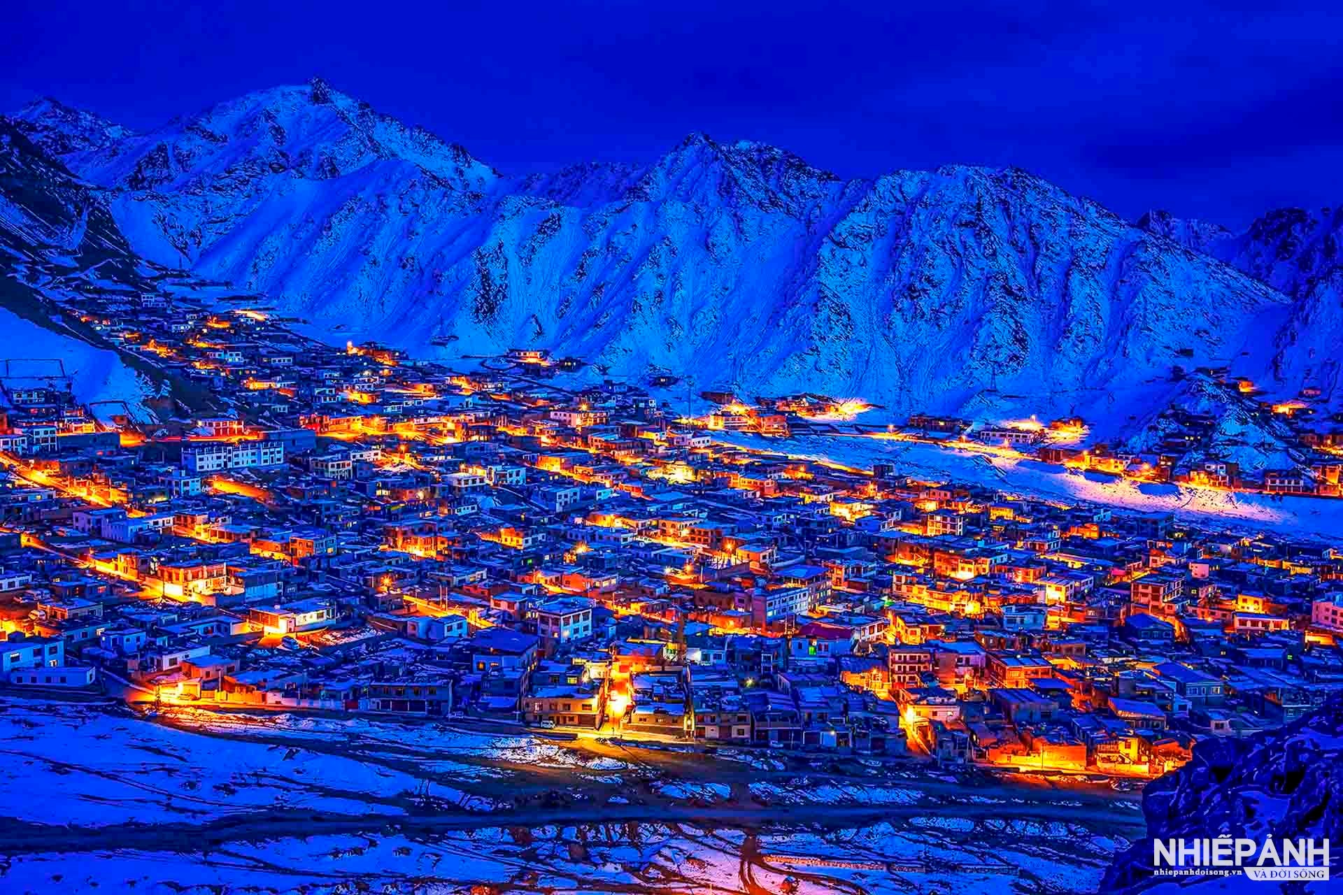 W_166-vn25-worldinfocus-acc-amazing-blue-hour-in-leh-nguyen-huy-son-vietnam.jpg