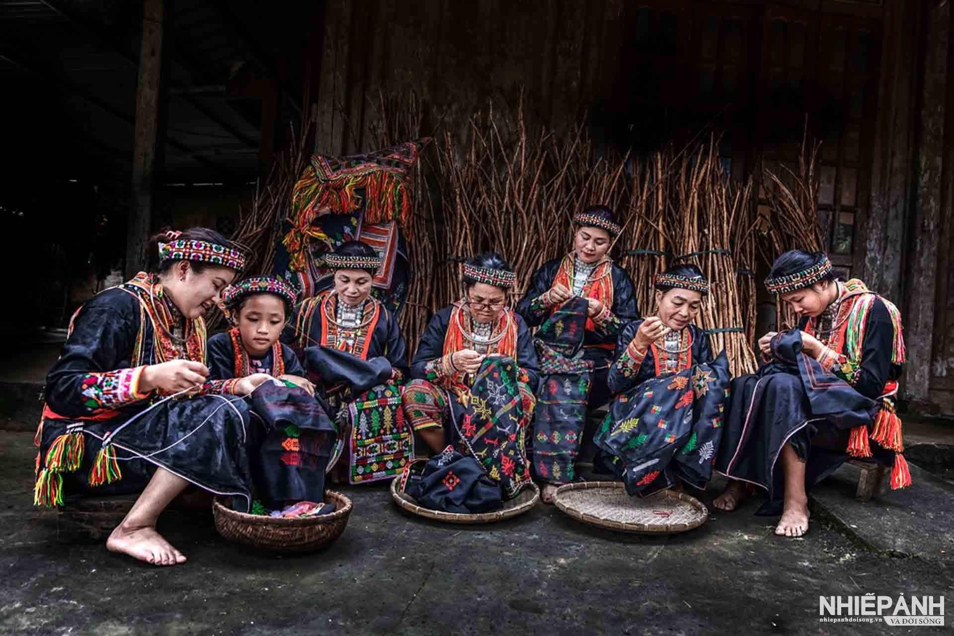 W_167-vn25-color-acceptance-nguoi-dao-do-o-luc-yen-nguyen-hong-nhung-vietnam(1).jpg