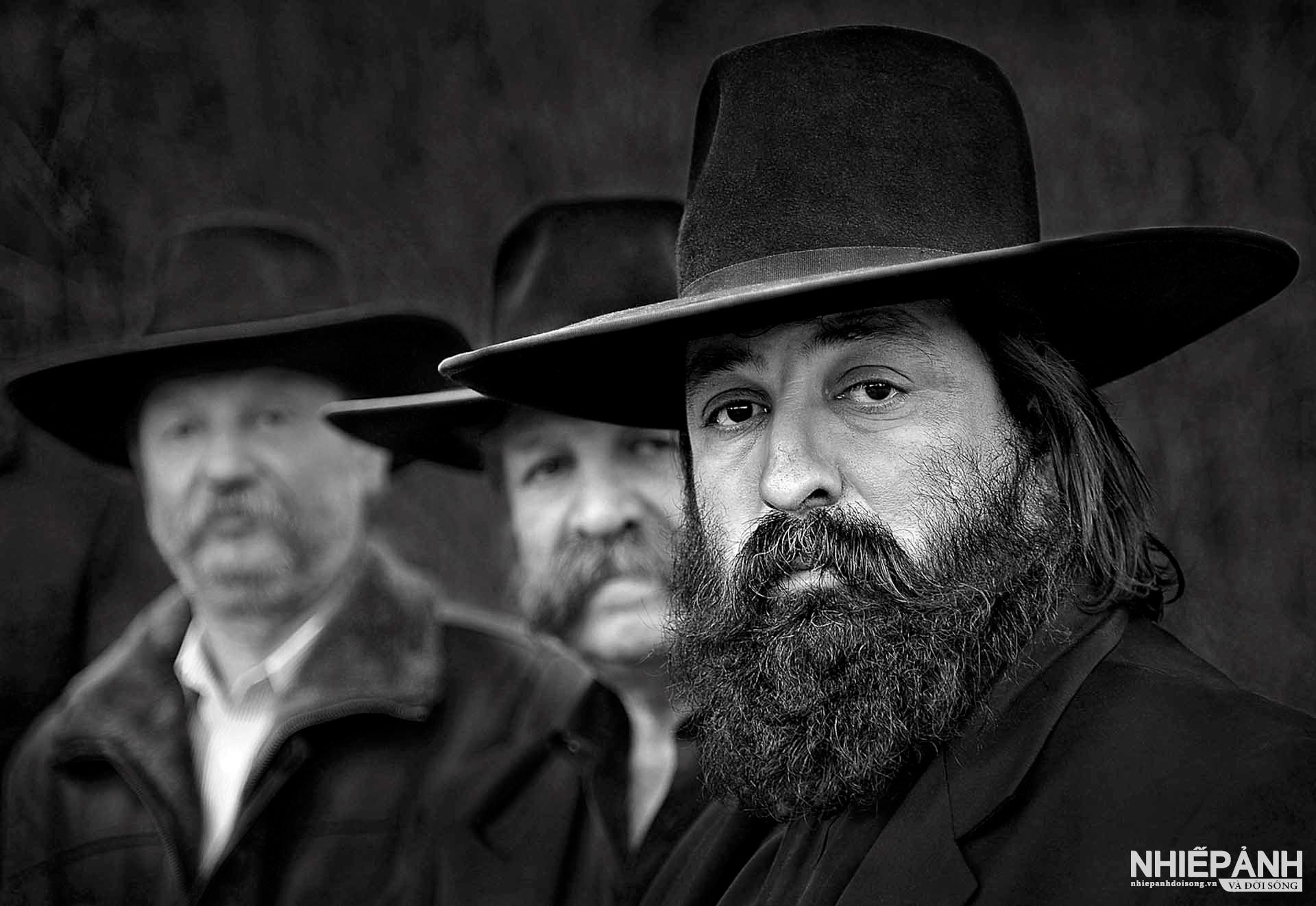 W_18-vn25-mono-acc-the-gipsy-clan-kerekes-istvan-hungary.jpg