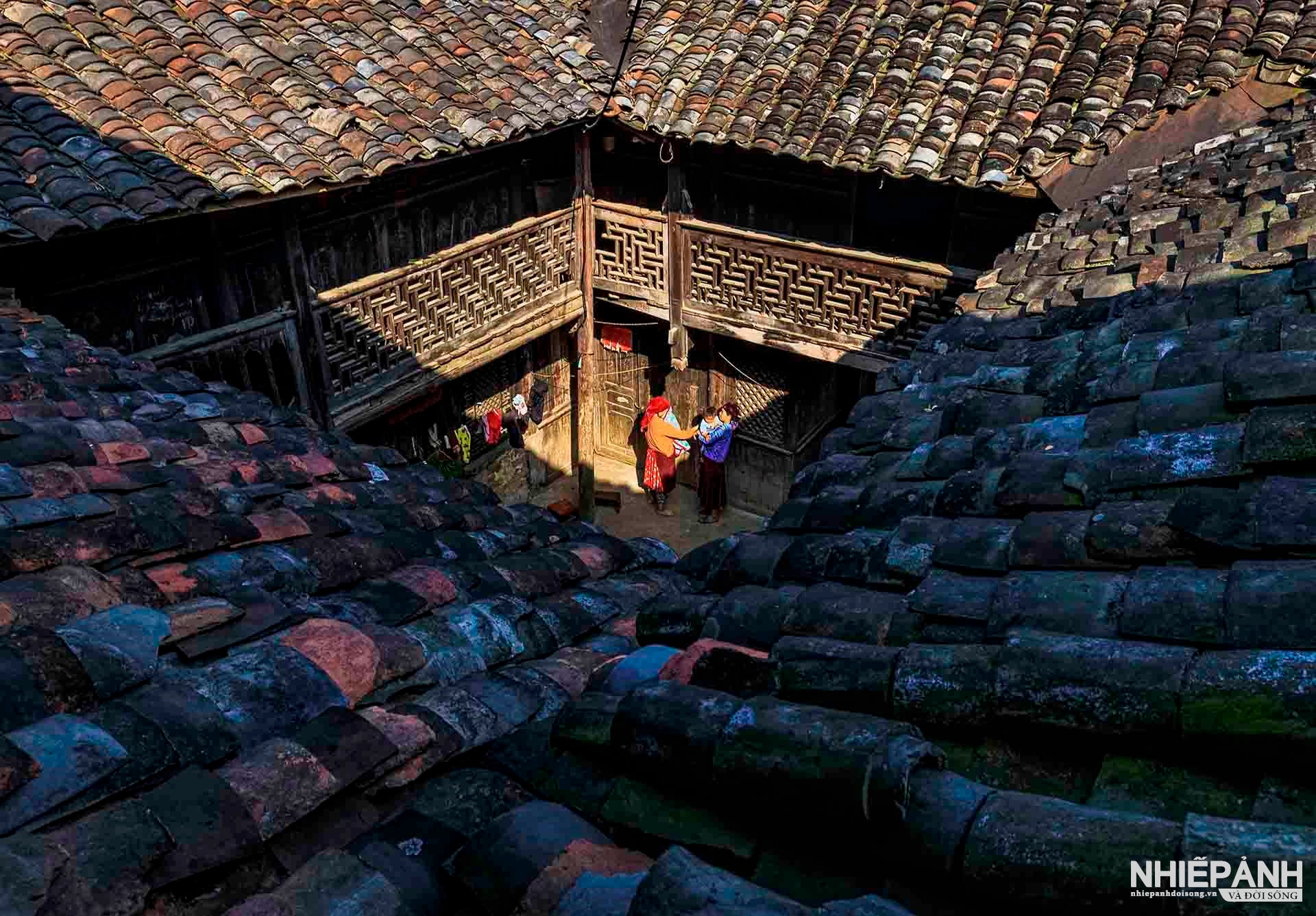 W_184-vn25-worldinfocus-acc-sunlight-on-the-porch-bui-viet-duc-vietnam.jpg
