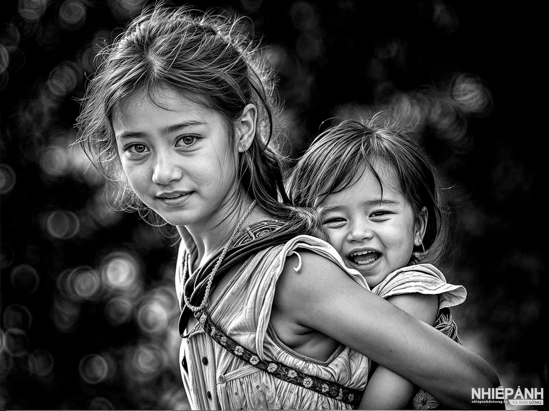 W_21-vn25-mono-acc-chi-em-tran-hien-vietnam.jpg