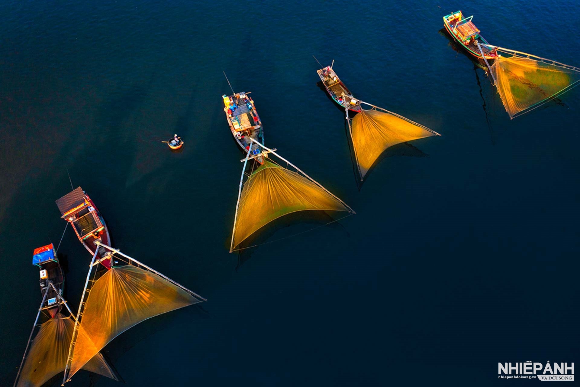 W_30-vn25-color-acceptance-new-day-fishing-village-nguyen-duc-nguyen-vietnam(1).jpg