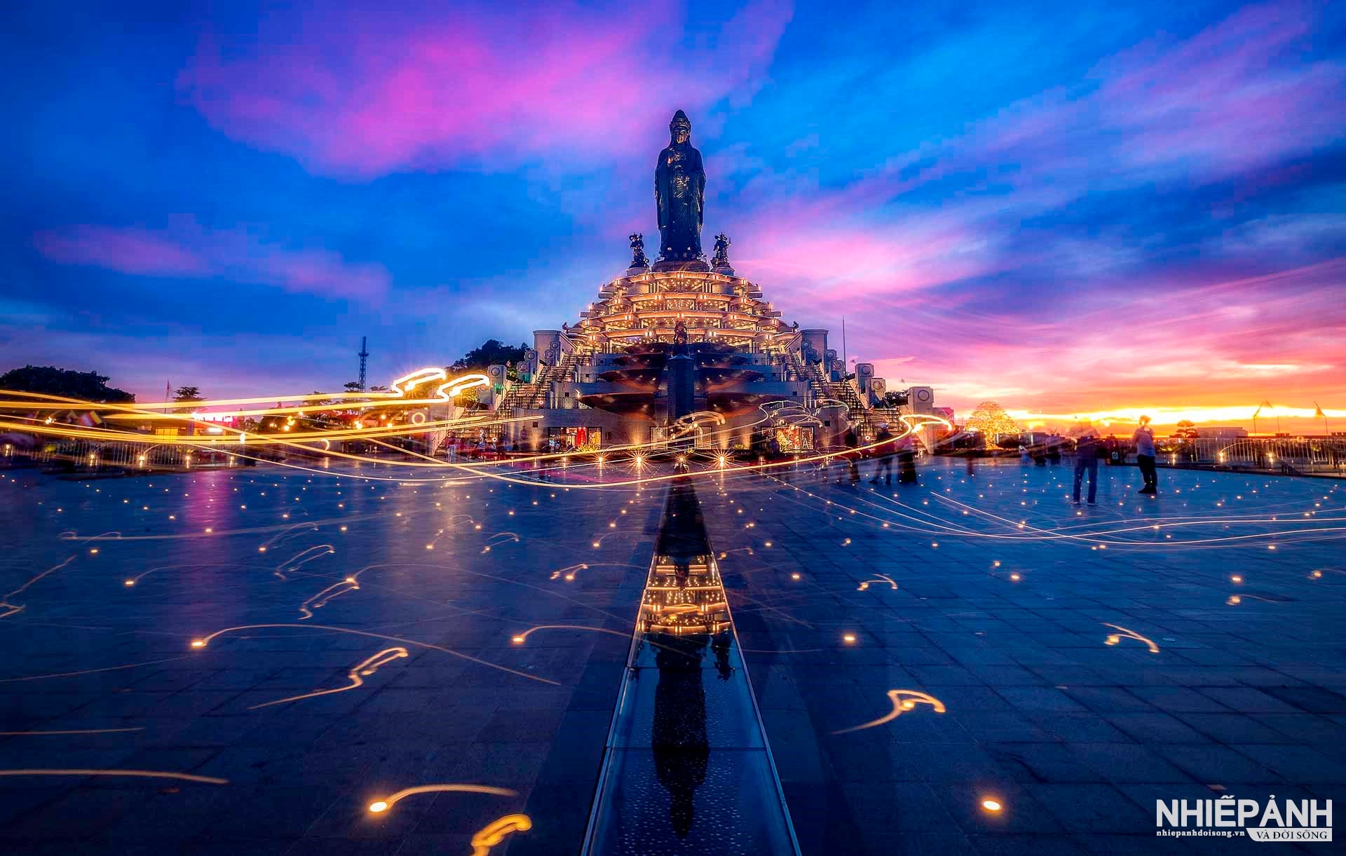 W_37-vn25-worldinfocus-acc-buddha-statue-on-top-of-ba-den-mountain-tran-ngoc-anh-vietnam.jpg