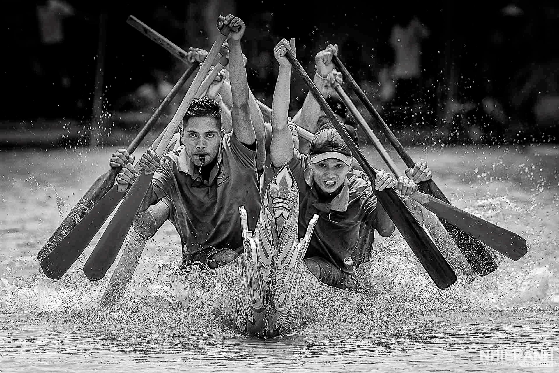 W_41-vn25-mono-acc-buc-toc-tran-my-chau-vietnam.jpg