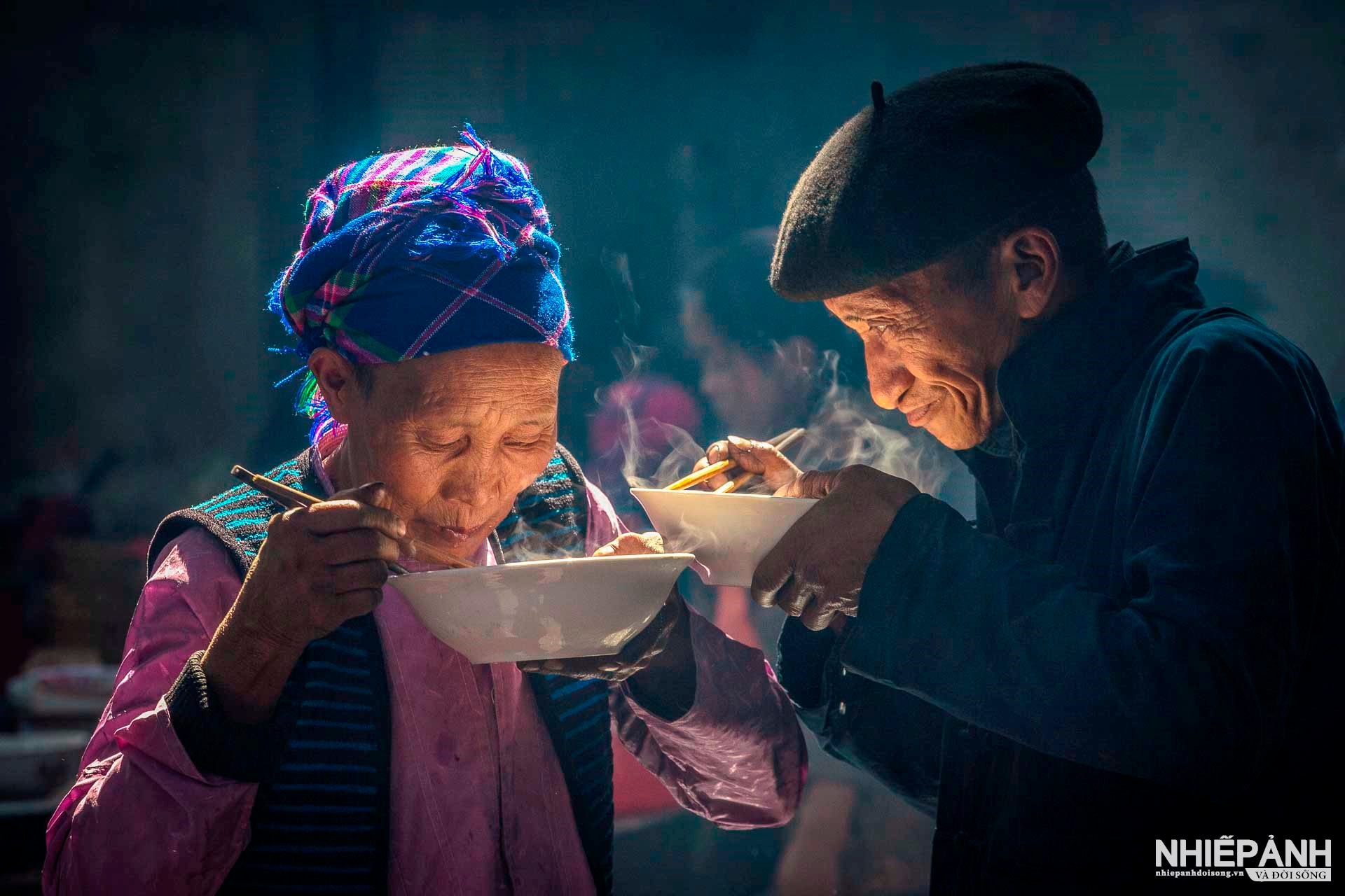 W_49-vn25-worldinfocus-acc-an-sang-cho-meo-vac-tran-anh-tuan-vietnam.jpg