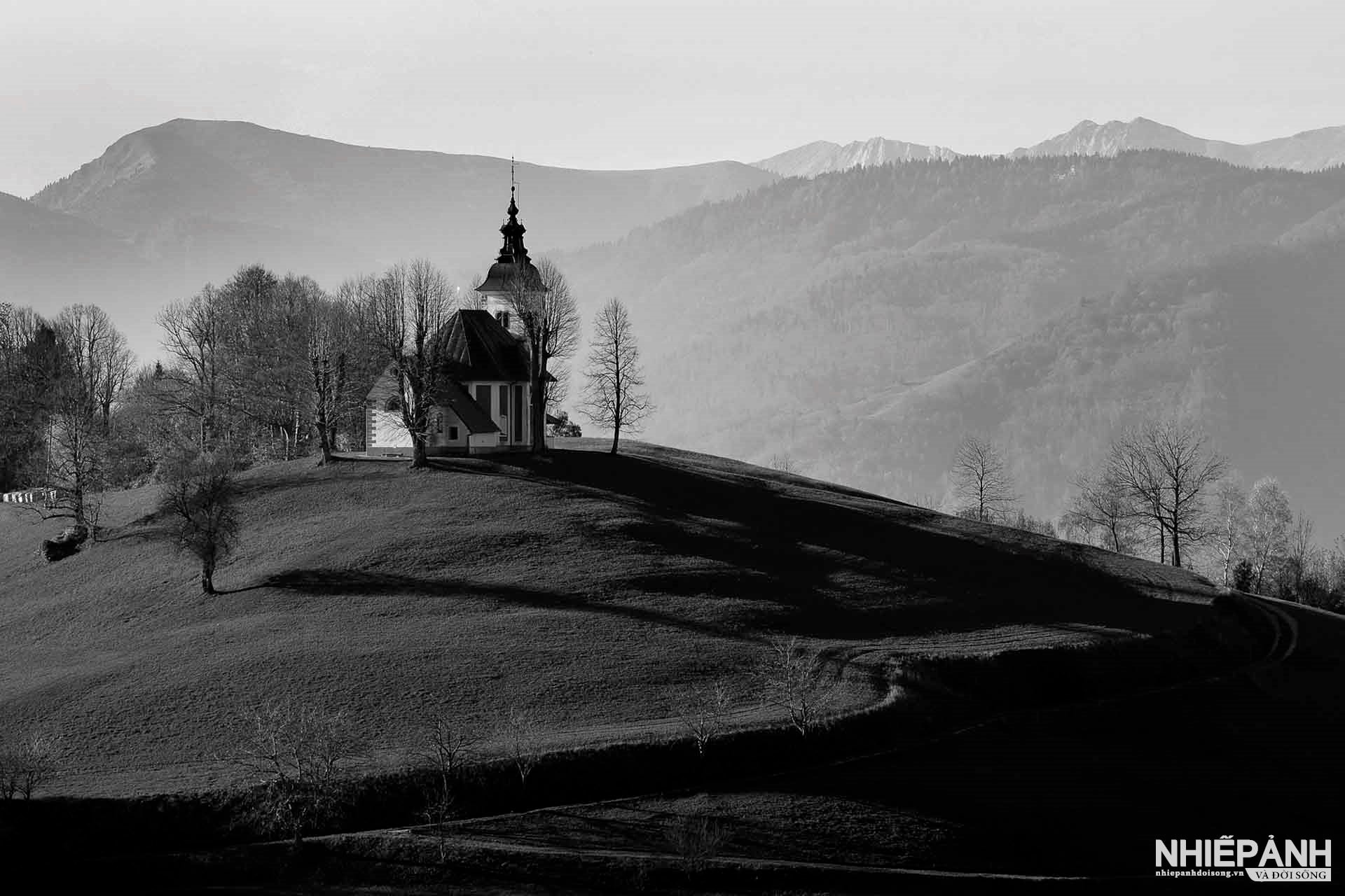 W_56-vn25-mono-acc-holy-saturday-church-slovenia-8-gottfried-catania-malta.jpg