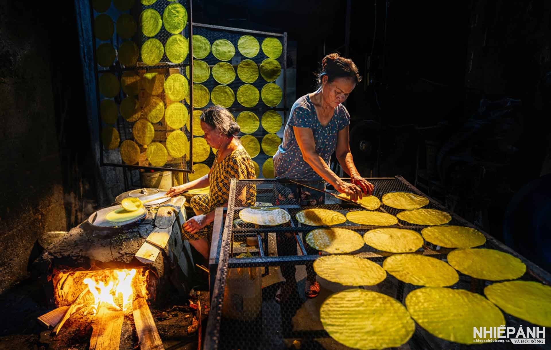 W_62-vn25-color-acceptance-nghe-banh-trang-truyen-thong-nguyen-thi-thanh-nhan-vietnam(1).jpg