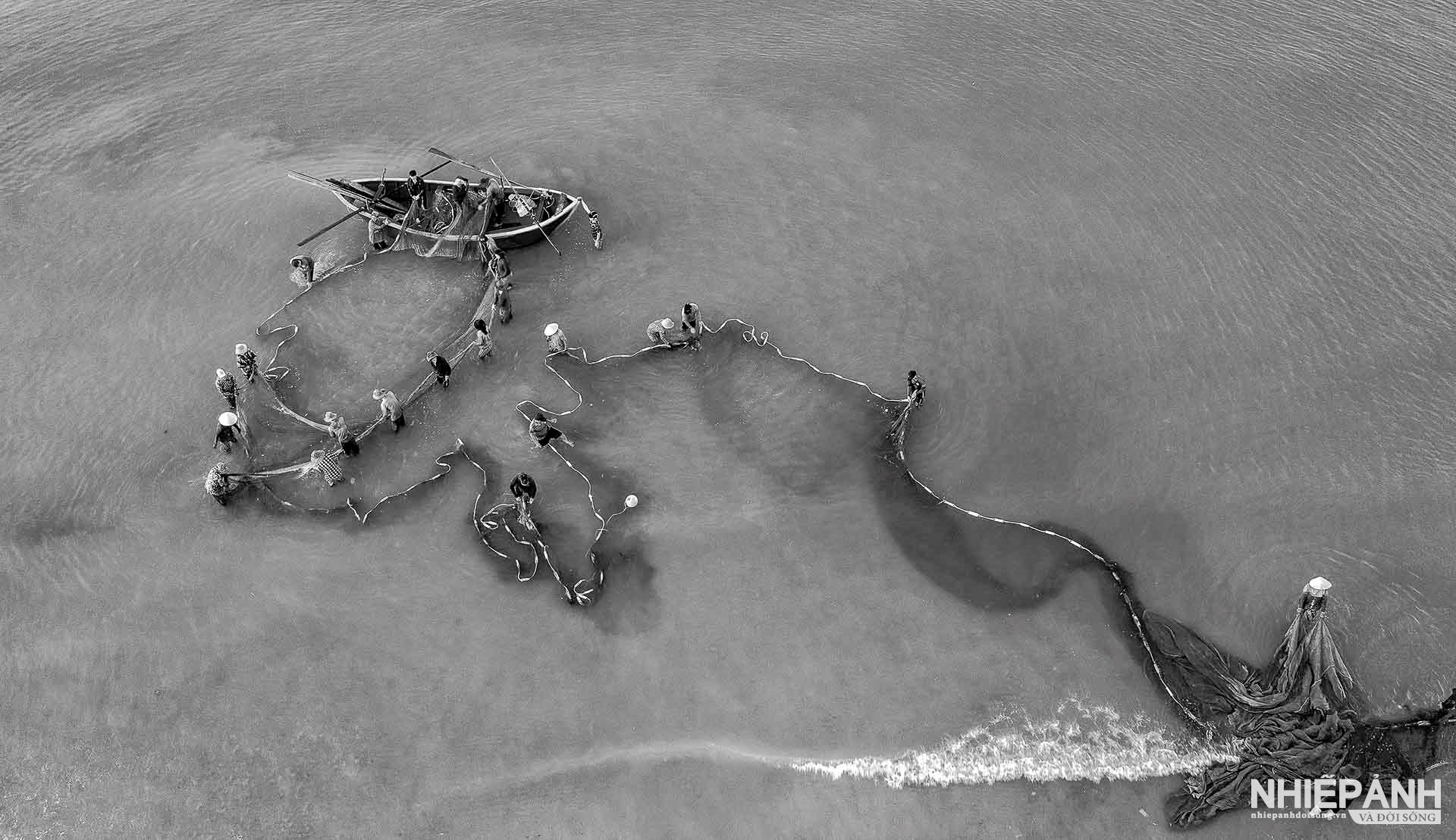 W_62-vn25-mono-acc-life-at-sea-nguyen-tran-vu-vietnam.jpg
