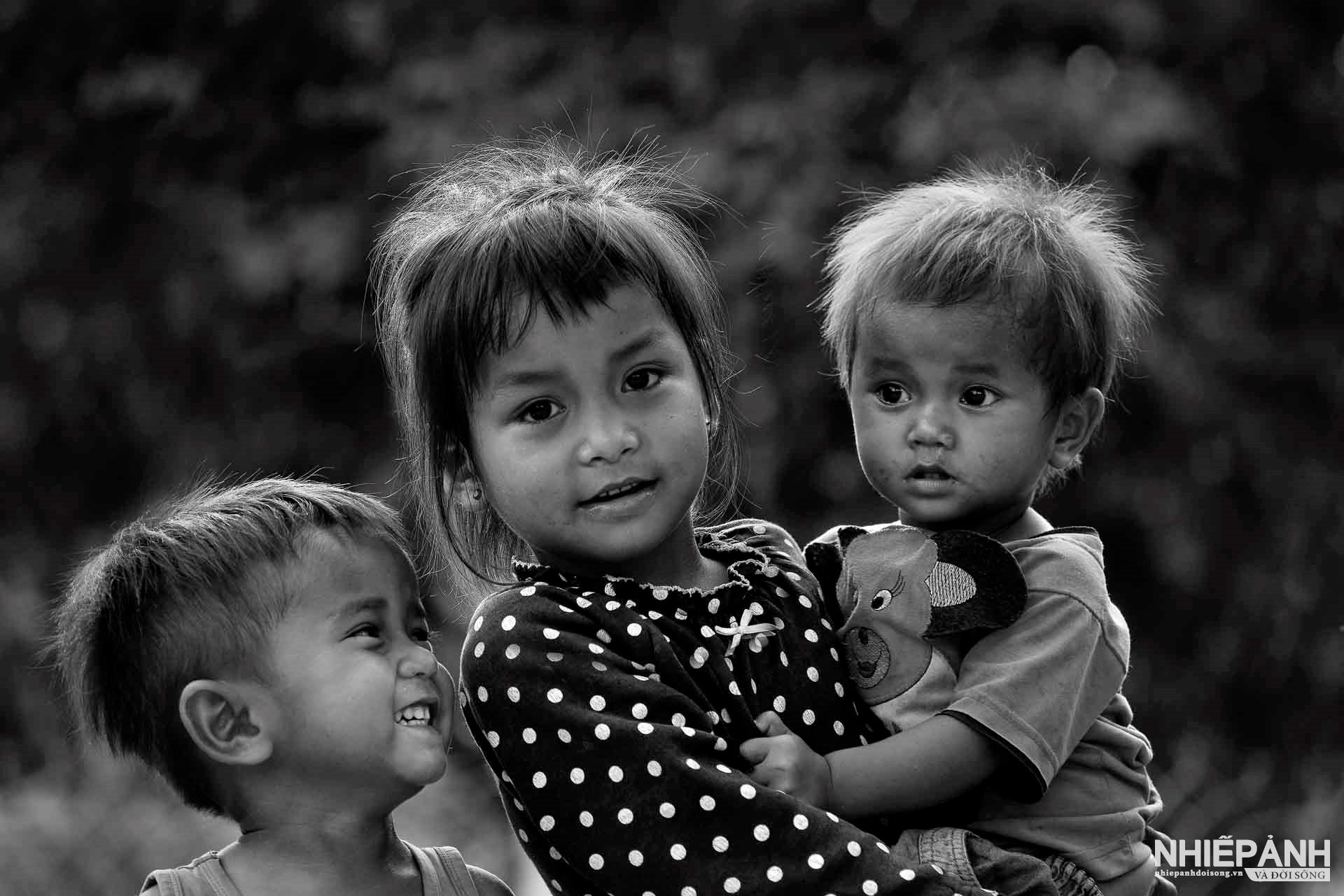 W_63-vn25-mono-acc-hon-nhien-nguyen-thuy-nga-vietnam.jpg