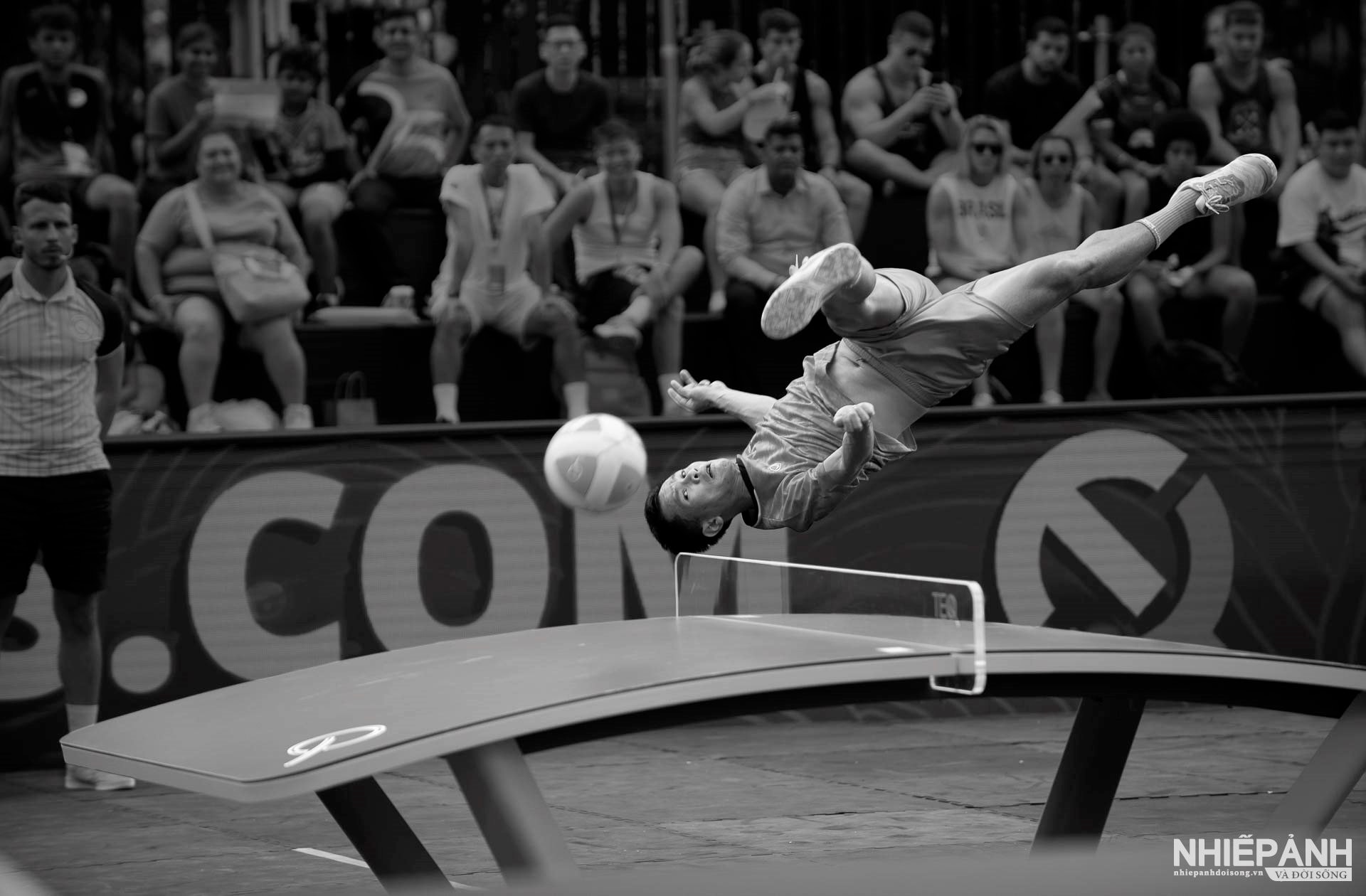 W_64-vn25-mono-acc-vu-dieu-teqball-cao-thanh-hai-vietnam.jpg