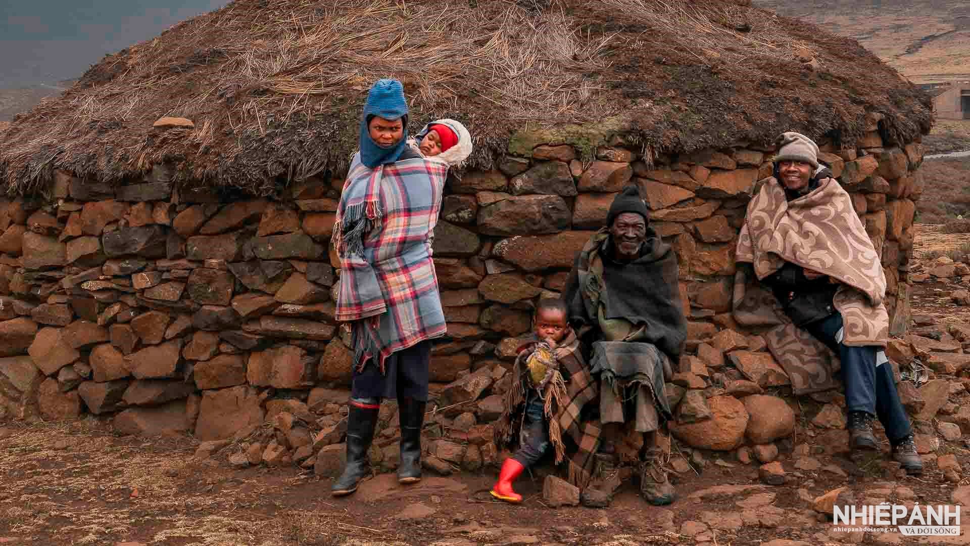 W_64-vn25-worldinfocus-acc-lesotho-family-clement-van-nuffel-belgium.jpg