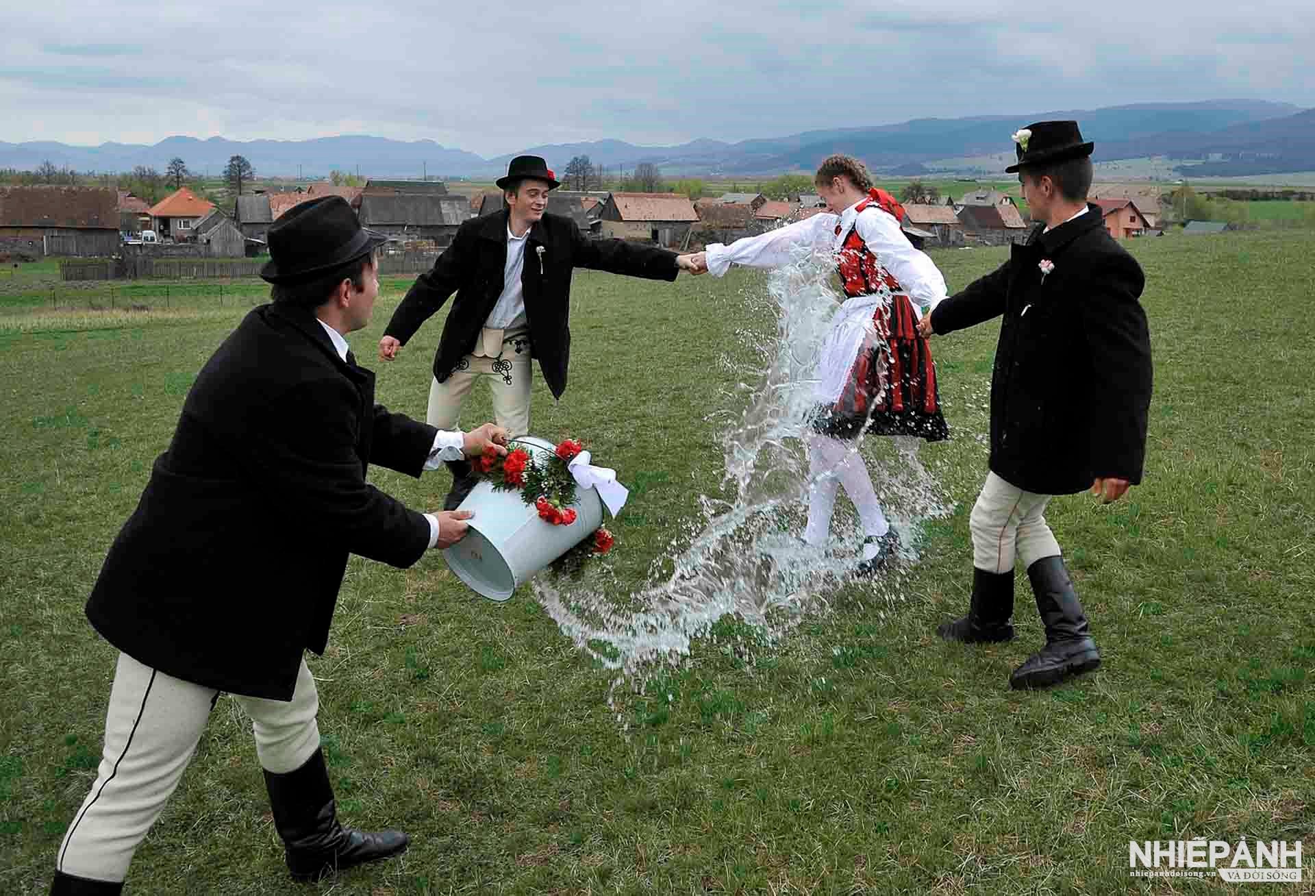 W_69-vn25-worldinfocus-acc-easter-in-harghita-mountains-kerekes-istvan-hungary.jpg