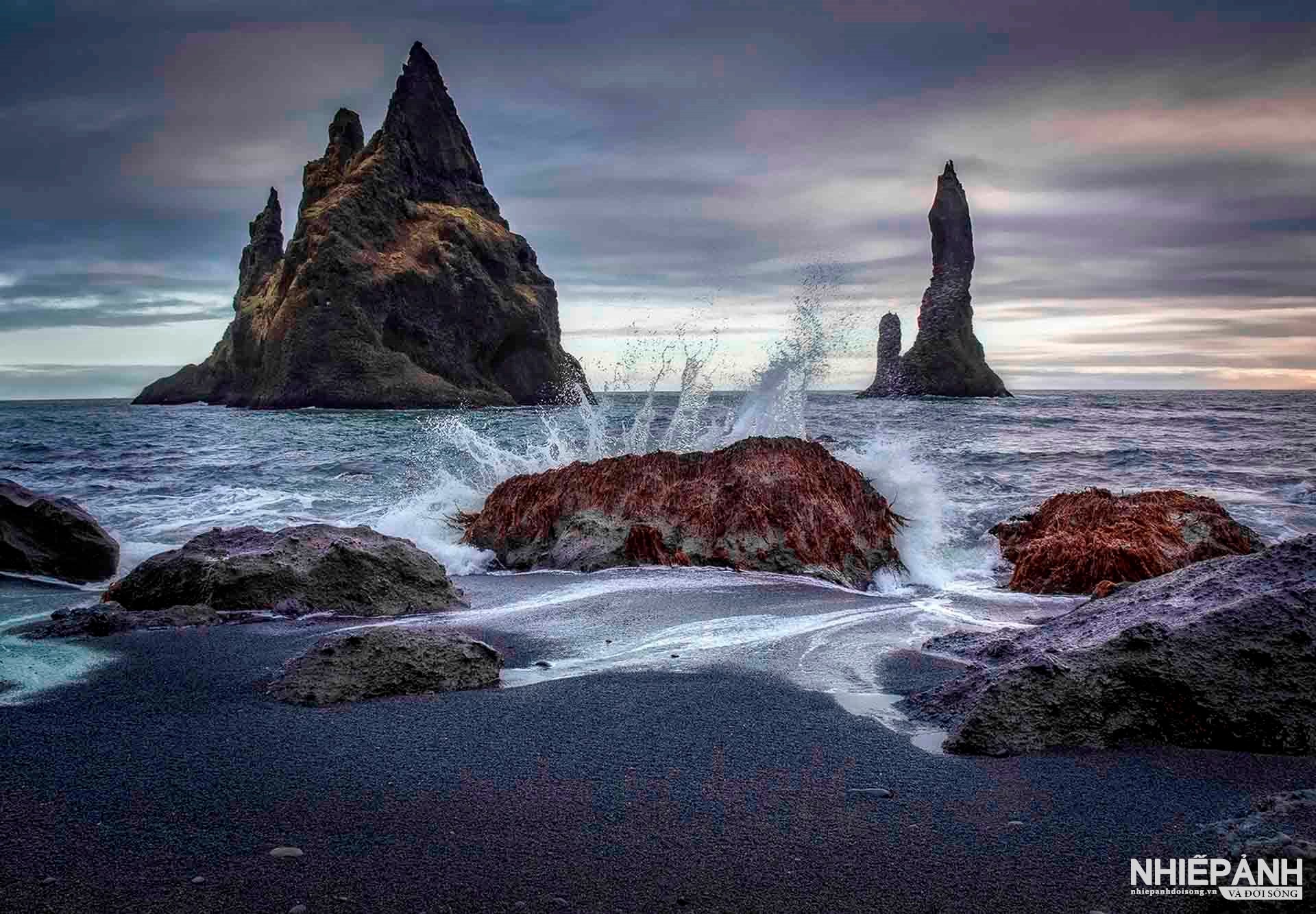 W_73-vn25-worldinfocus-acc-reynisfjara1-marcel-van-balken-netherlands.jpg