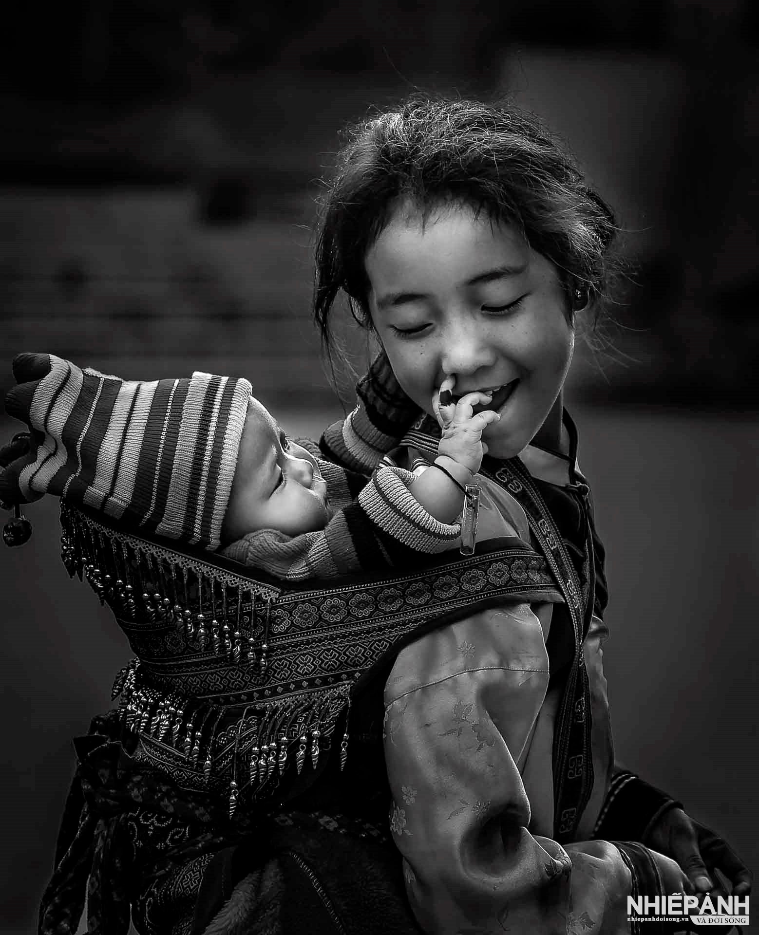 W_8-vn25-mono-fiap-hm-chi-va-em-do-thu-quyen-vietnam.jpg
