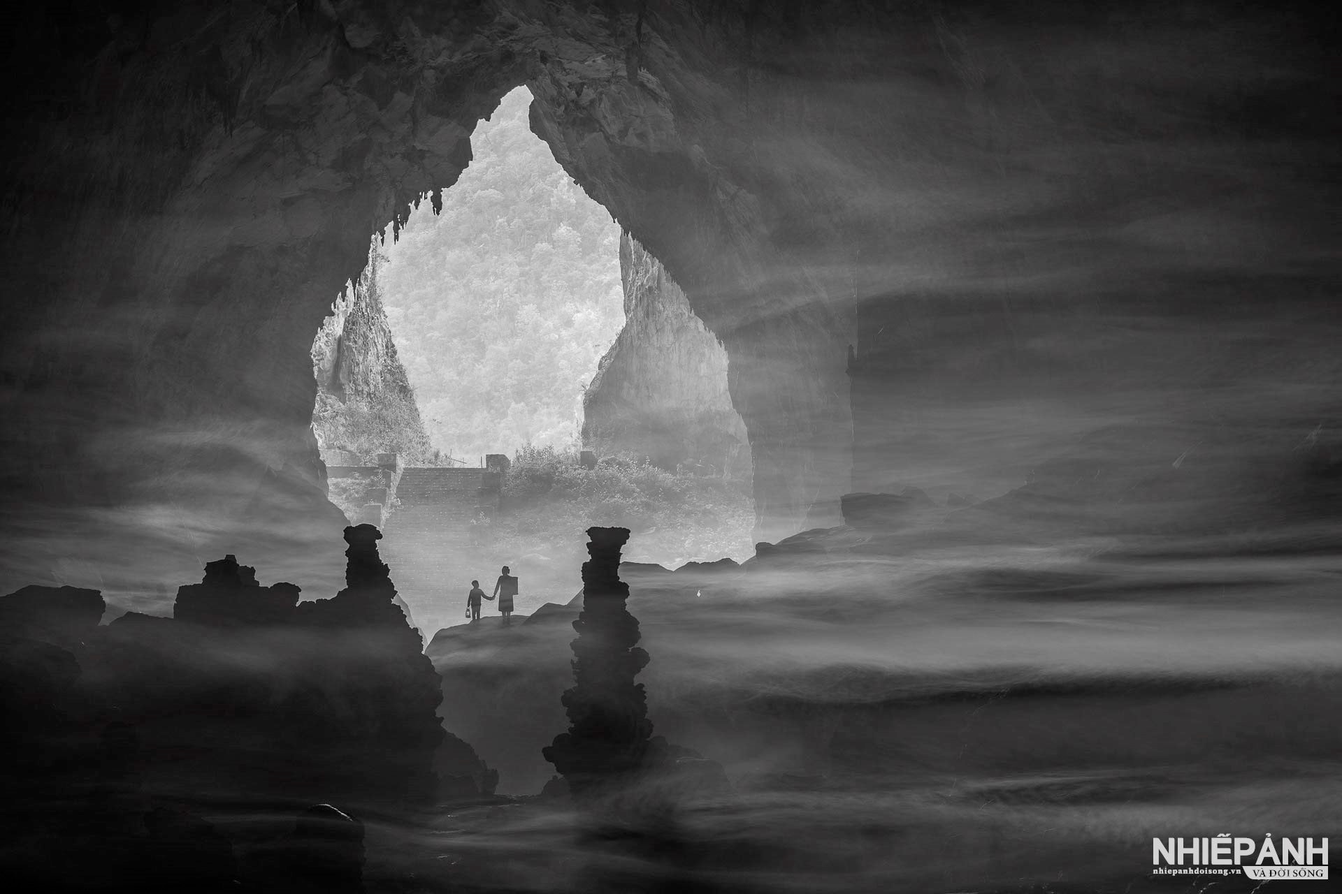 W_85-vn25-mono-acc-through-the-veil-of-mist-tran-tuan-viet-vietnam.jpg