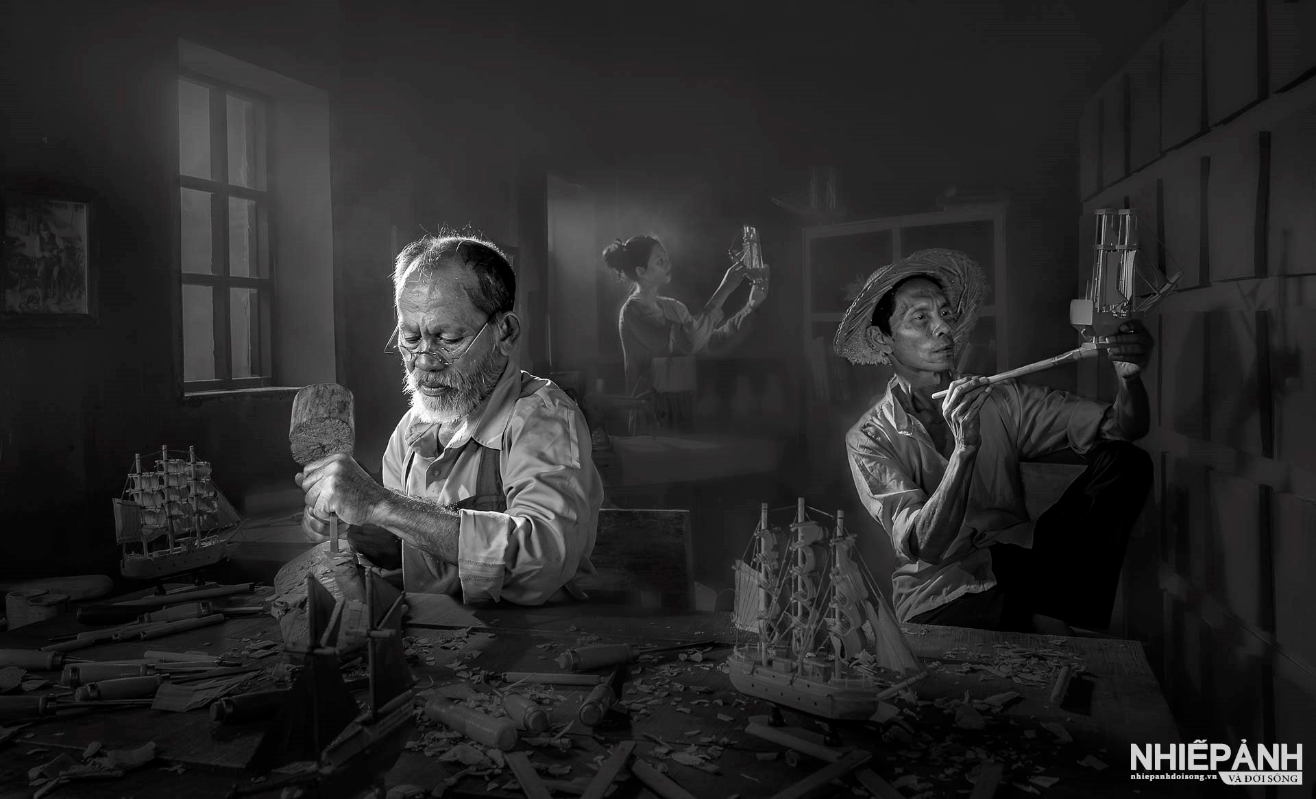 W_9-vn25-mono-fiap-hm-nhung-nguoi-tho-lam-thuyen-go-luu-niem-vu-thi-thuy-ha-vietnam.jpg