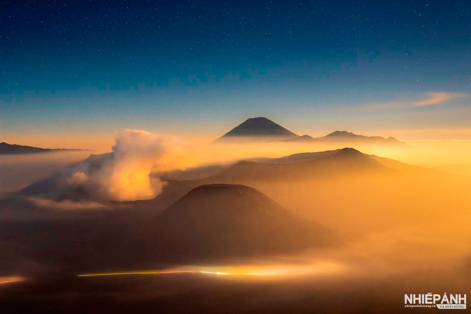W_9-vn25-worldinfocus-fiap-hm-dem-trang-o-bromo-indonesia-vu-bao-ngoc-vietnam.jpg