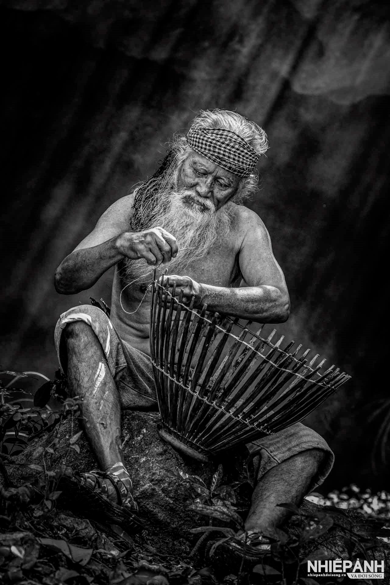 W_93-vn25-mono-acc-old-farmer-nguyen-anh-tuan-vietnam.jpg