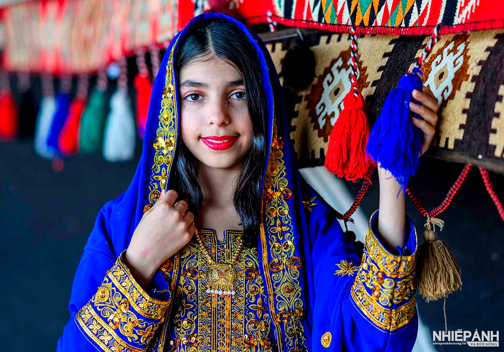 W_107-vn25-portrait-acc-in-a-bedouin-tent-nuwair1001-hotmail.com-united-arab-emirates.jpg