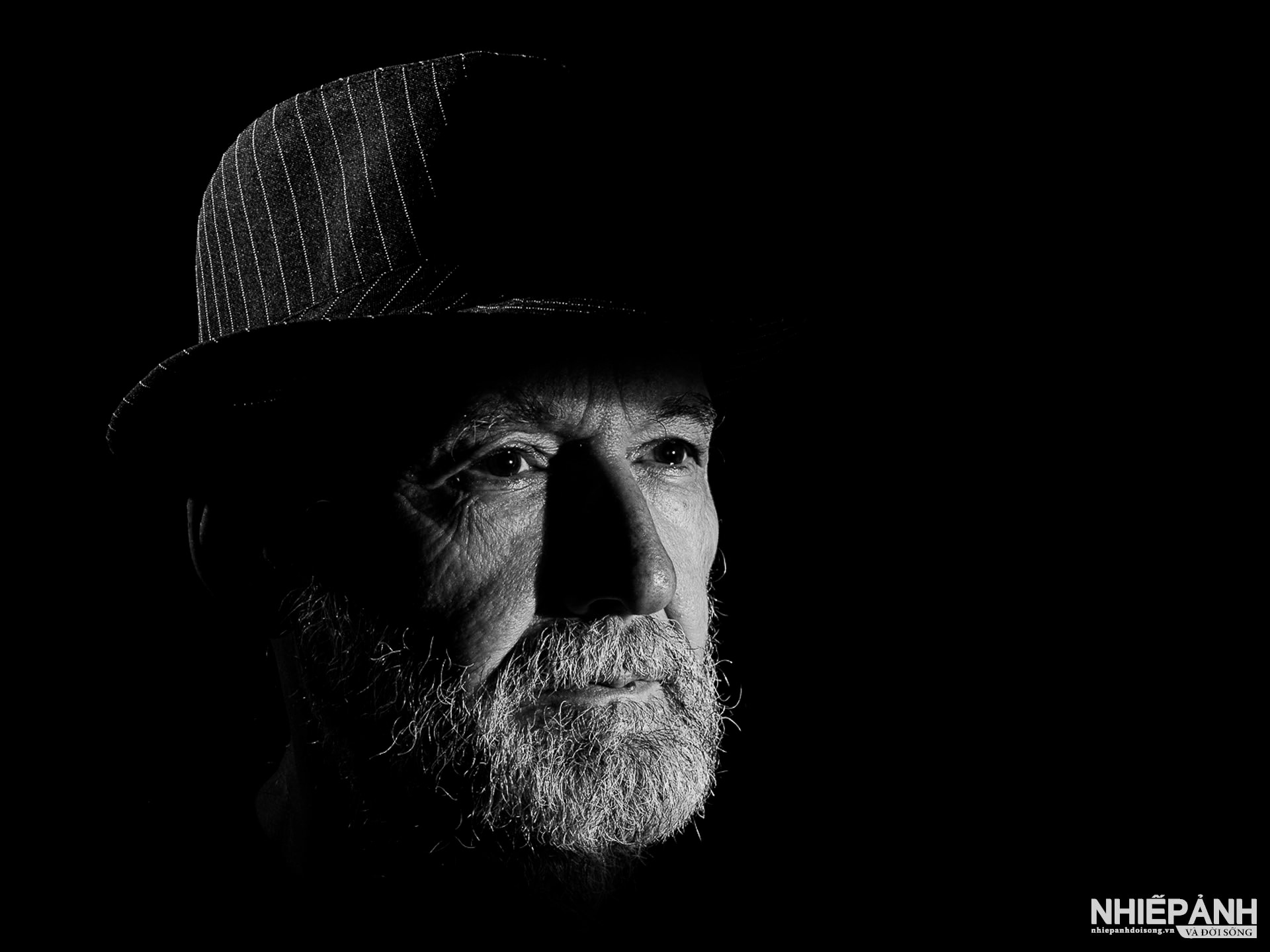 W_18-vn25-portrait-acc-gentleman-catherine-murschel-france.jpg