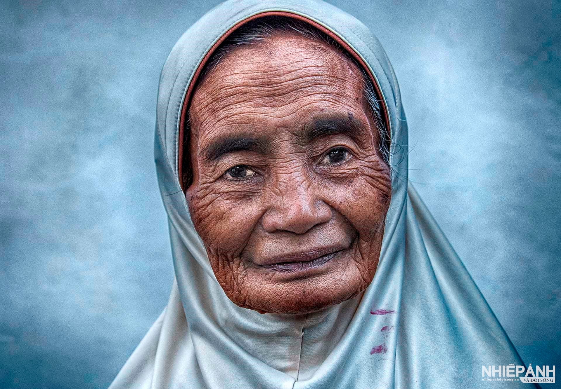 W_30-vn25-portrait-acc-headscarf-marcel-van-balken-netherlands.jpg
