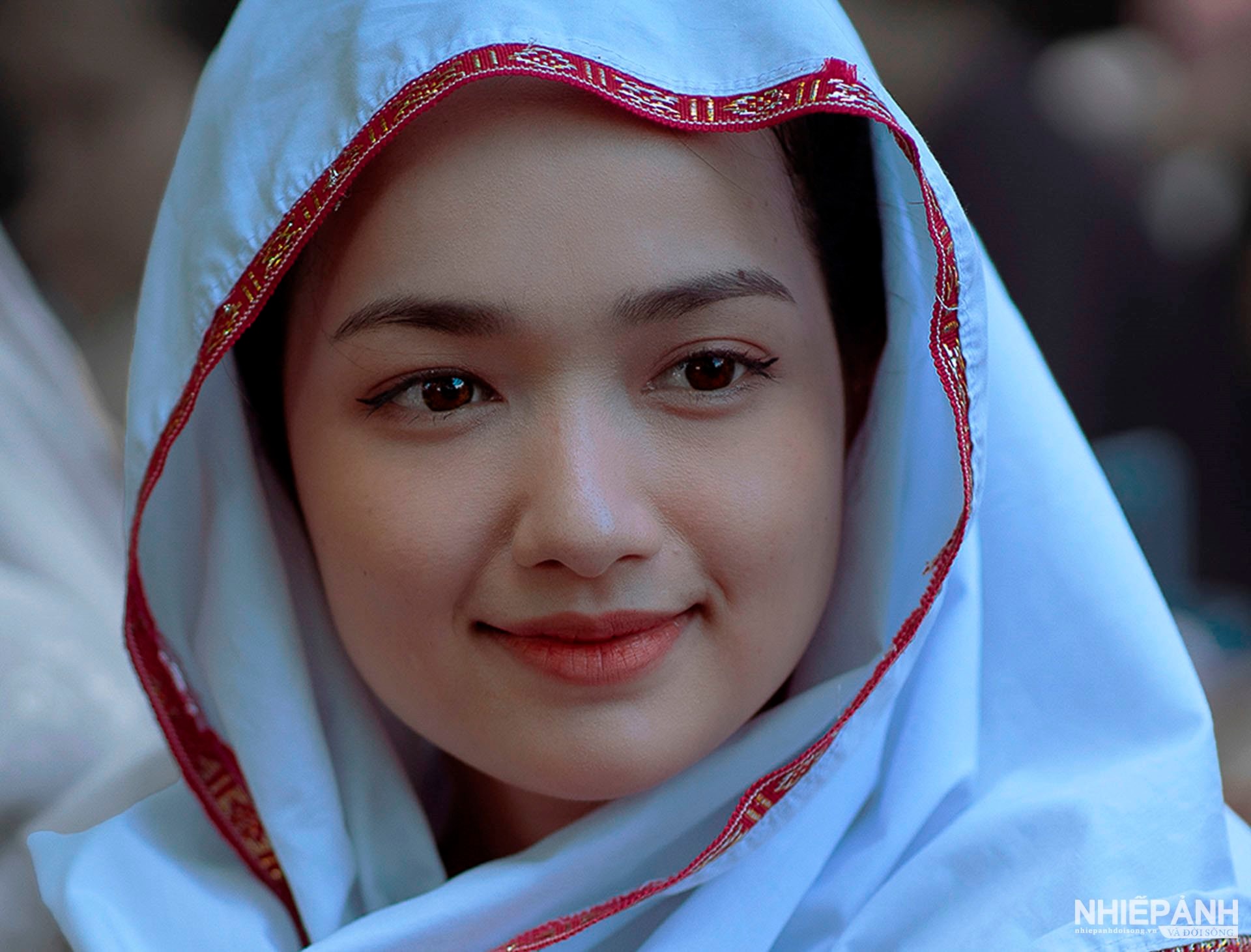 W_39-vn25-portrait-acc-thieu-nu-cham-trinh-xuan-dao-vietnam.jpg