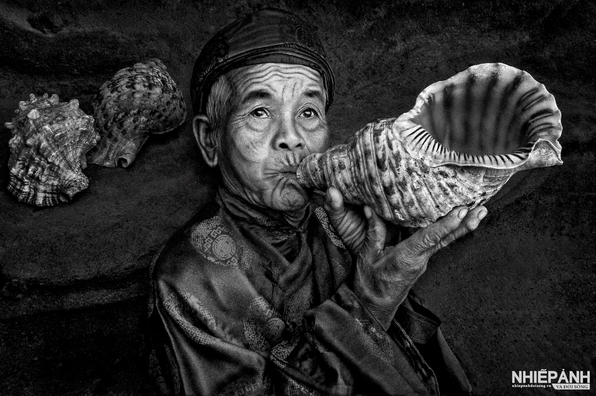 W_69-vn25-portrait-acc-hoang-sa-vang-vong-hung-binh-le-hoang-yen-vietnam.jpg