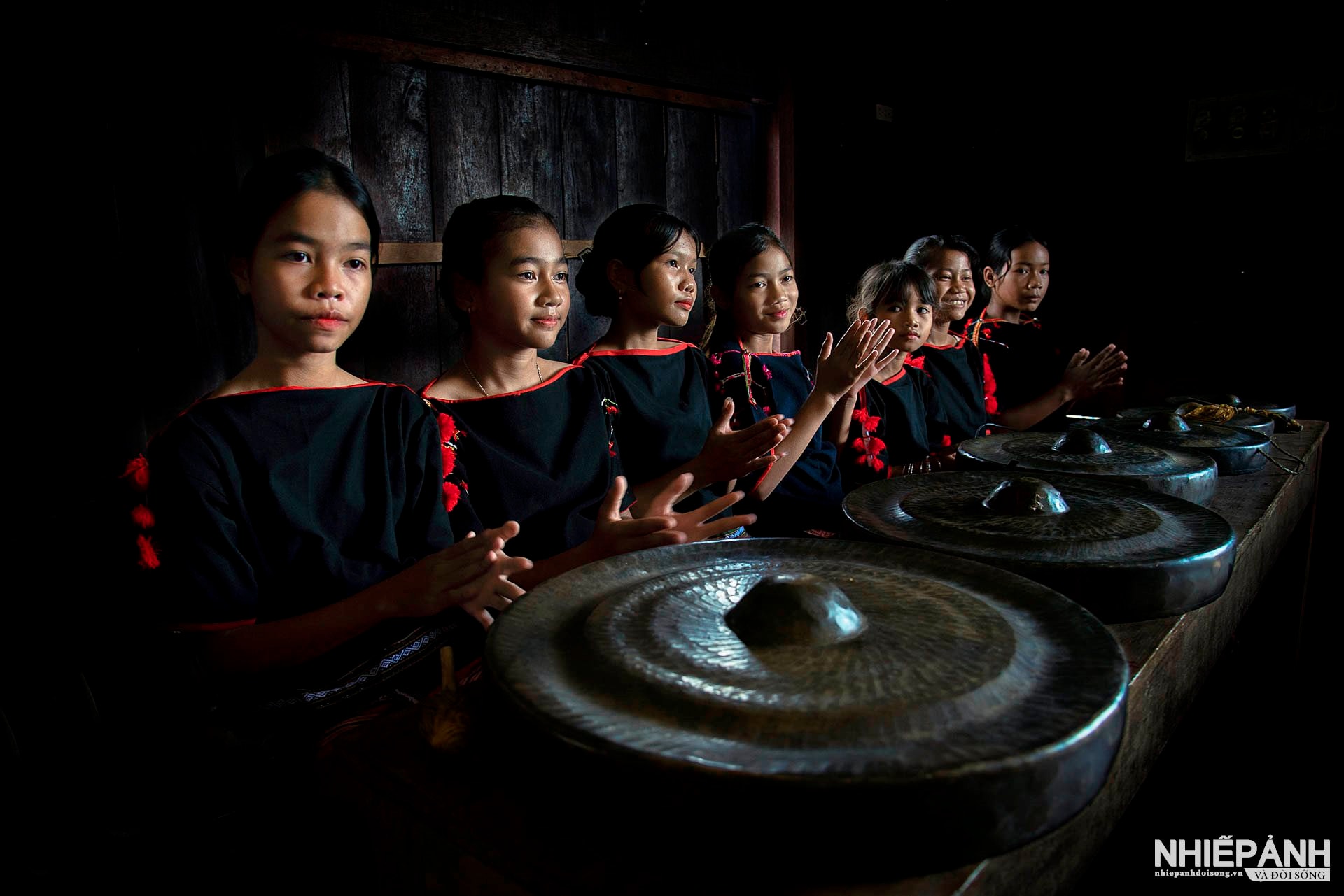 W_77-vn25-portrait-acc-nghe-nhan-tre-nguyen-huu-hung-vietnam.jpg