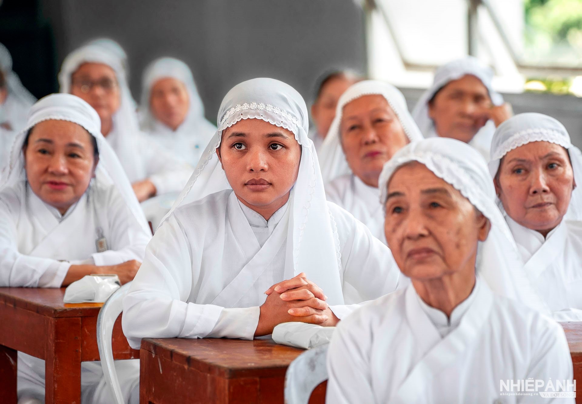 W_80-vn25-portrait-acc-women-in-white-huuynh-thanh-liem-vietnam.jpg