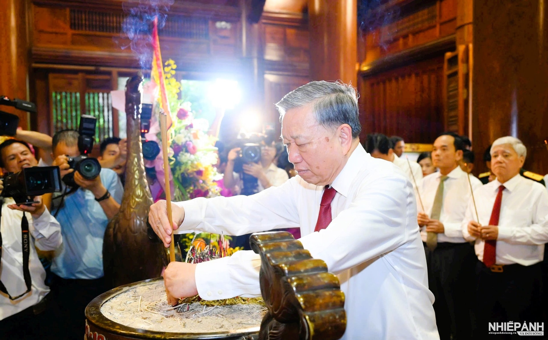 W_c.dong-chi-tong-bi-thu-to-lam-dang-huong-tuong-niem-chu-tich-ho-chi-minh.-anh-pham-bang..jpg
