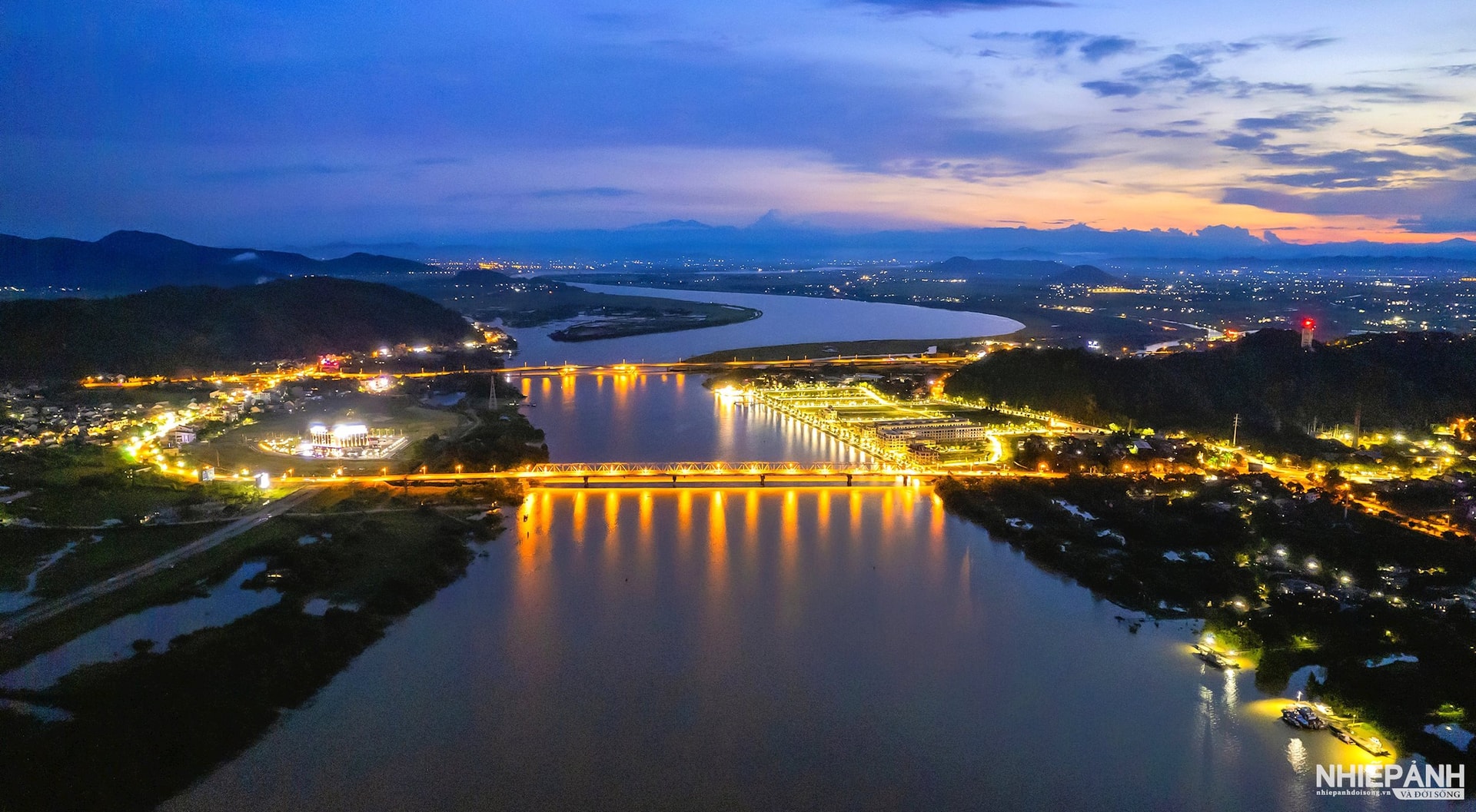 W_4-doi-bo-song-lam-tran-duy-ngoan.jpg